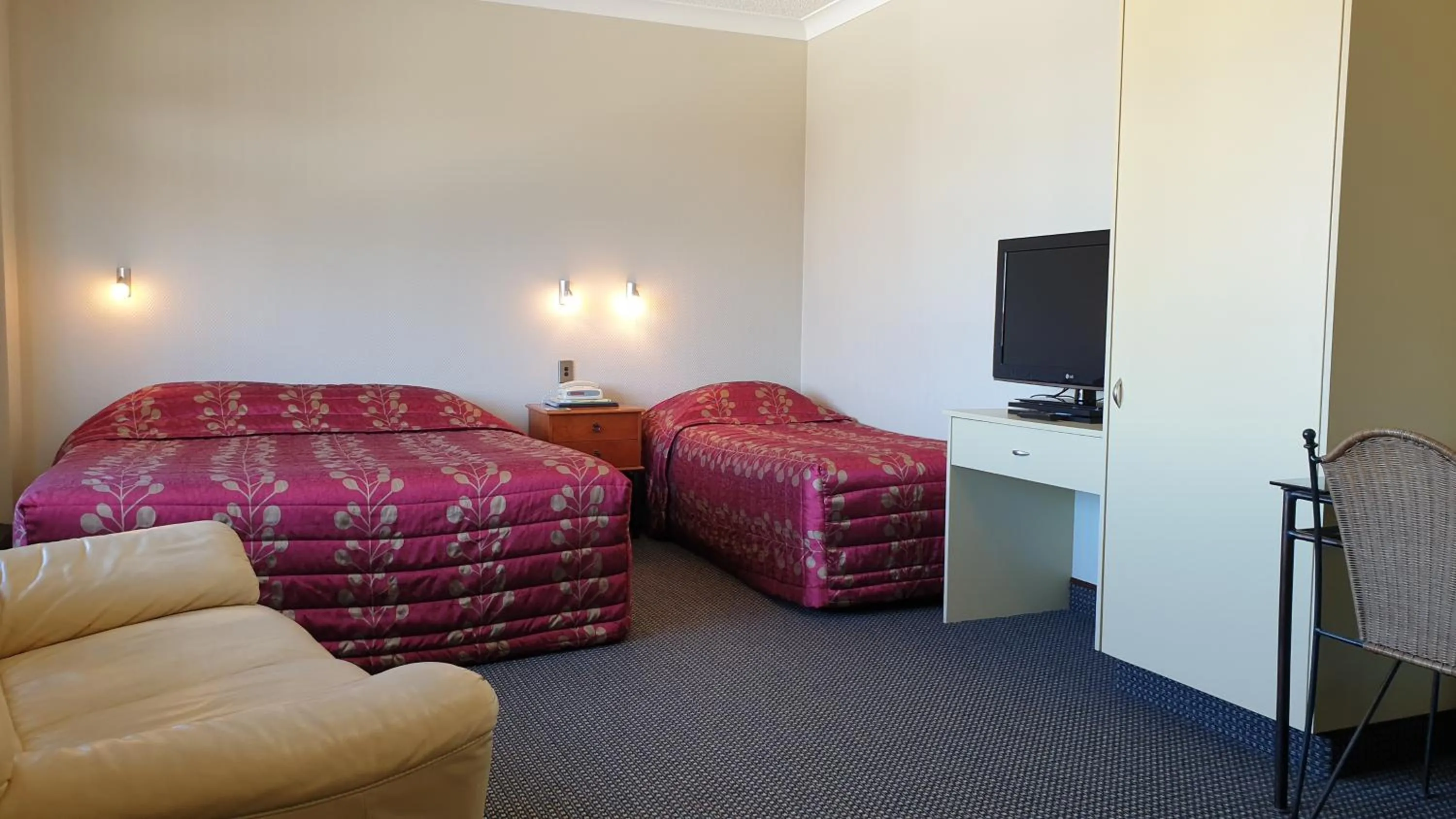 Photo of the whole room in 97 Motel Moray