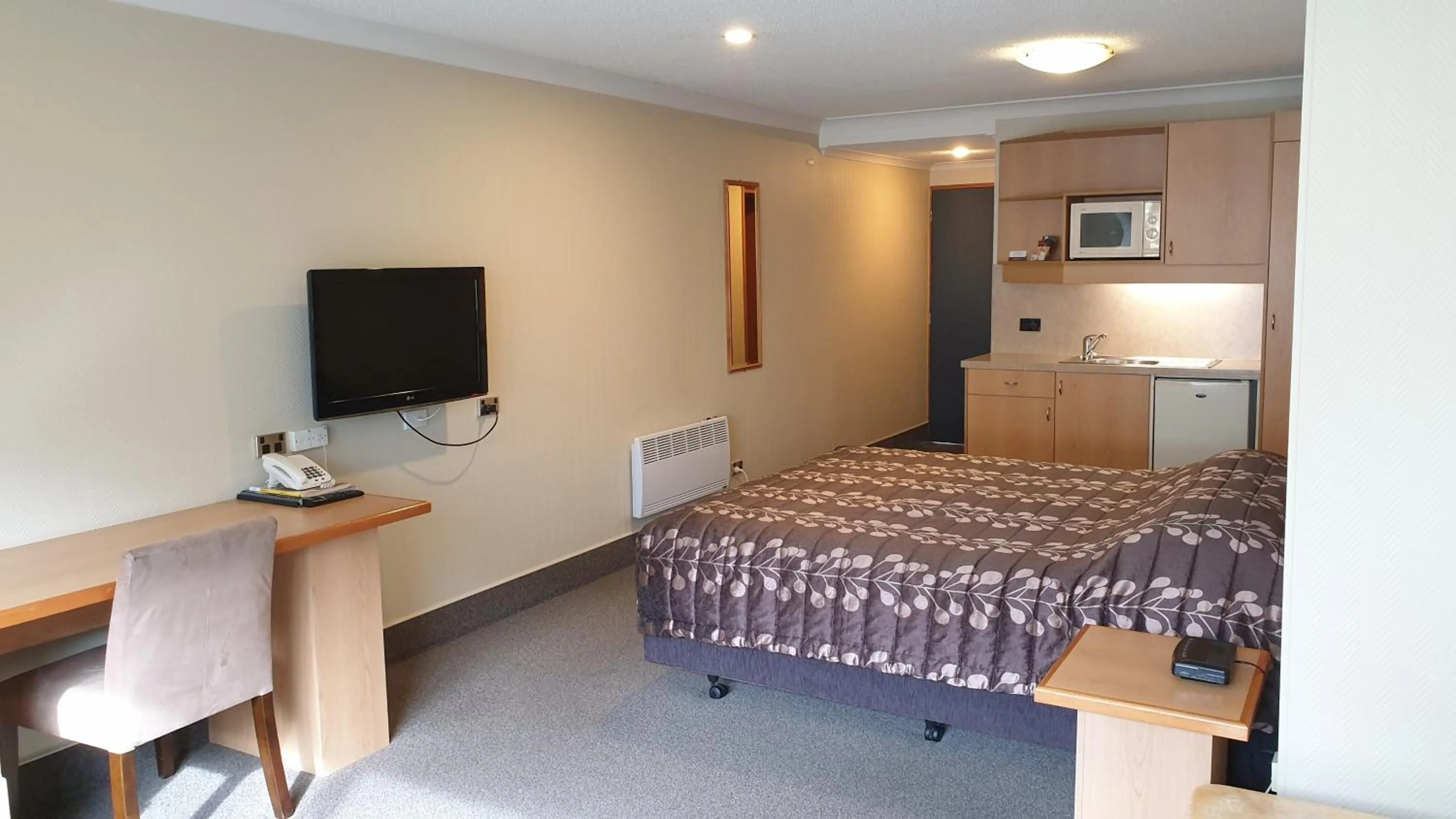 Photo of the whole room, Bed in 97 Motel Moray