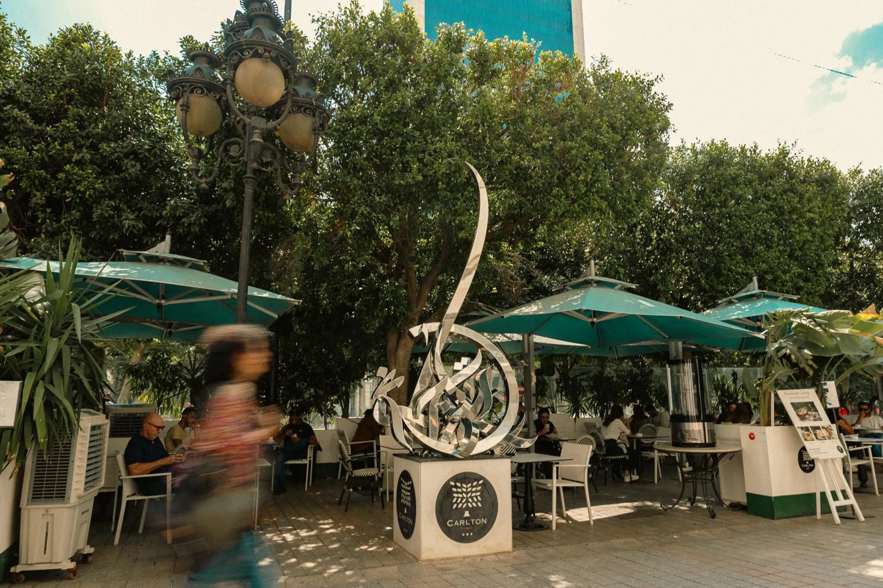 Restaurant/places to eat in Hotel Carlton