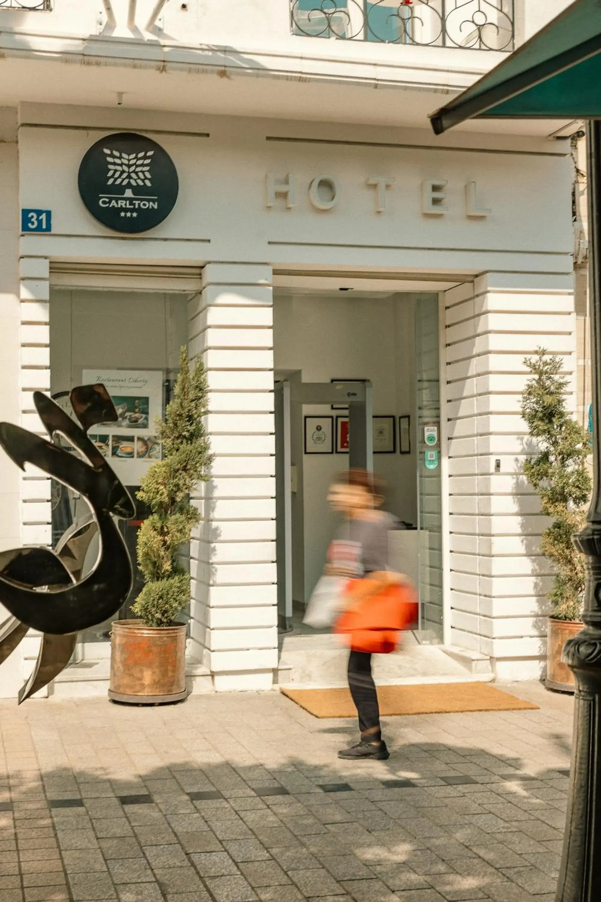 Facade/entrance in Hotel Carlton Facade/entrance in Hotel Carlton