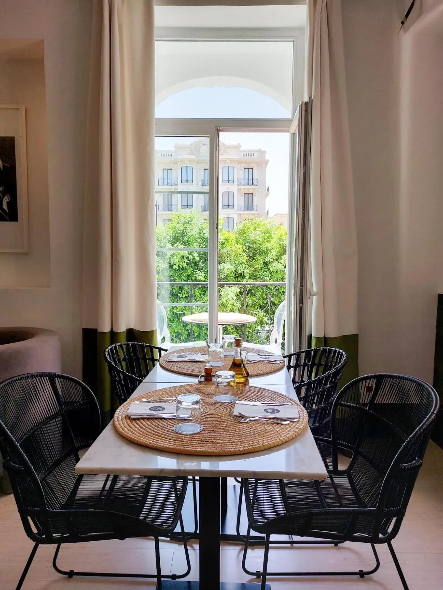 Restaurant/places to eat in Hotel Carlton Restaurant/places to eat in Hotel Carlton