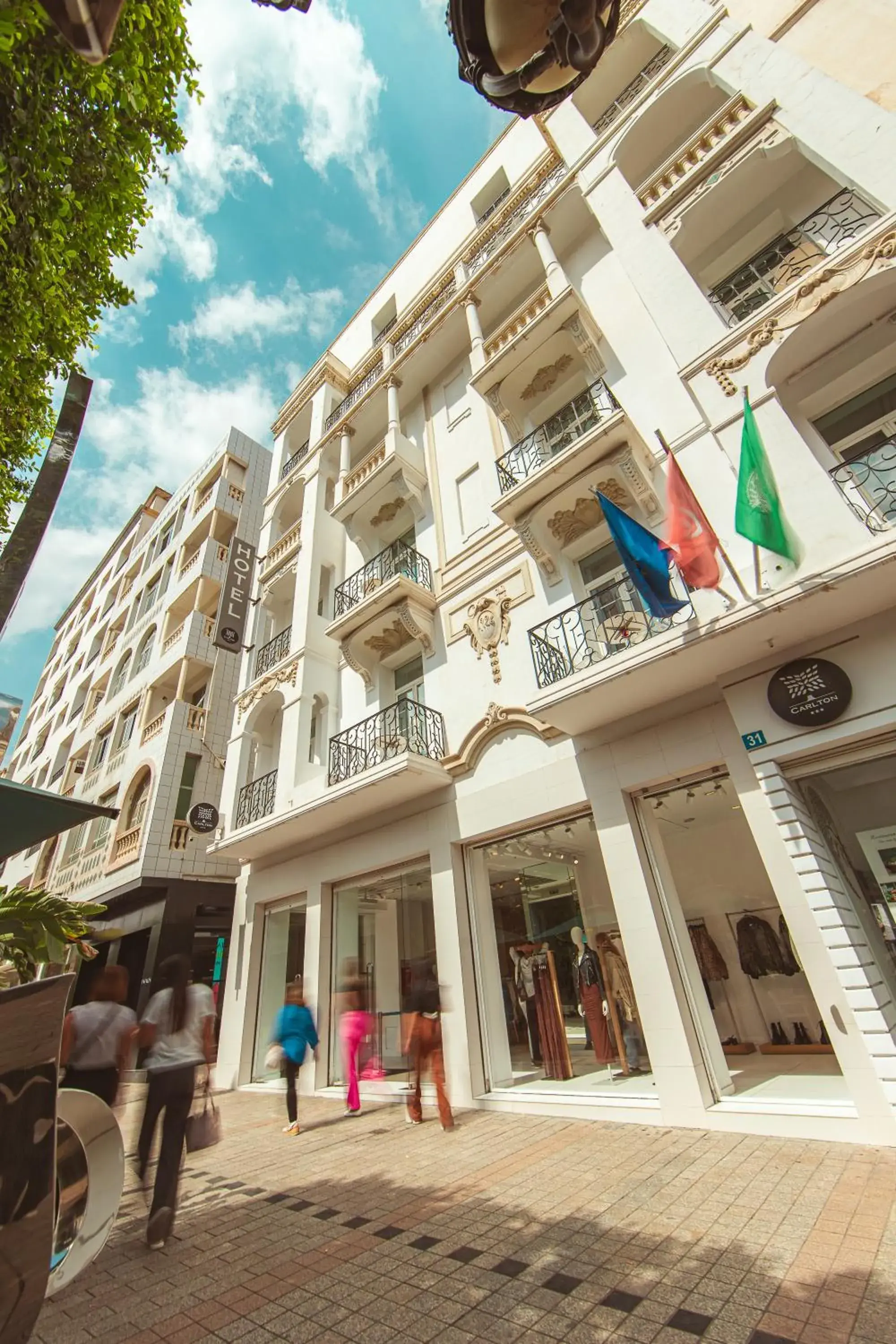 Facade/entrance in Hotel Carlton Facade/entrance in Hotel Carlton