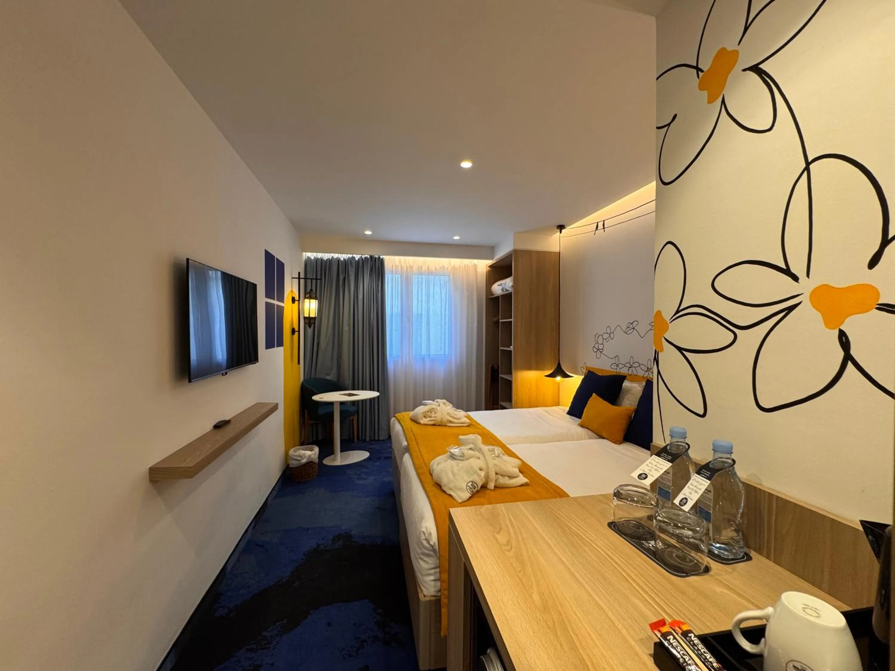 Photo of the whole room in Hotel Carlton