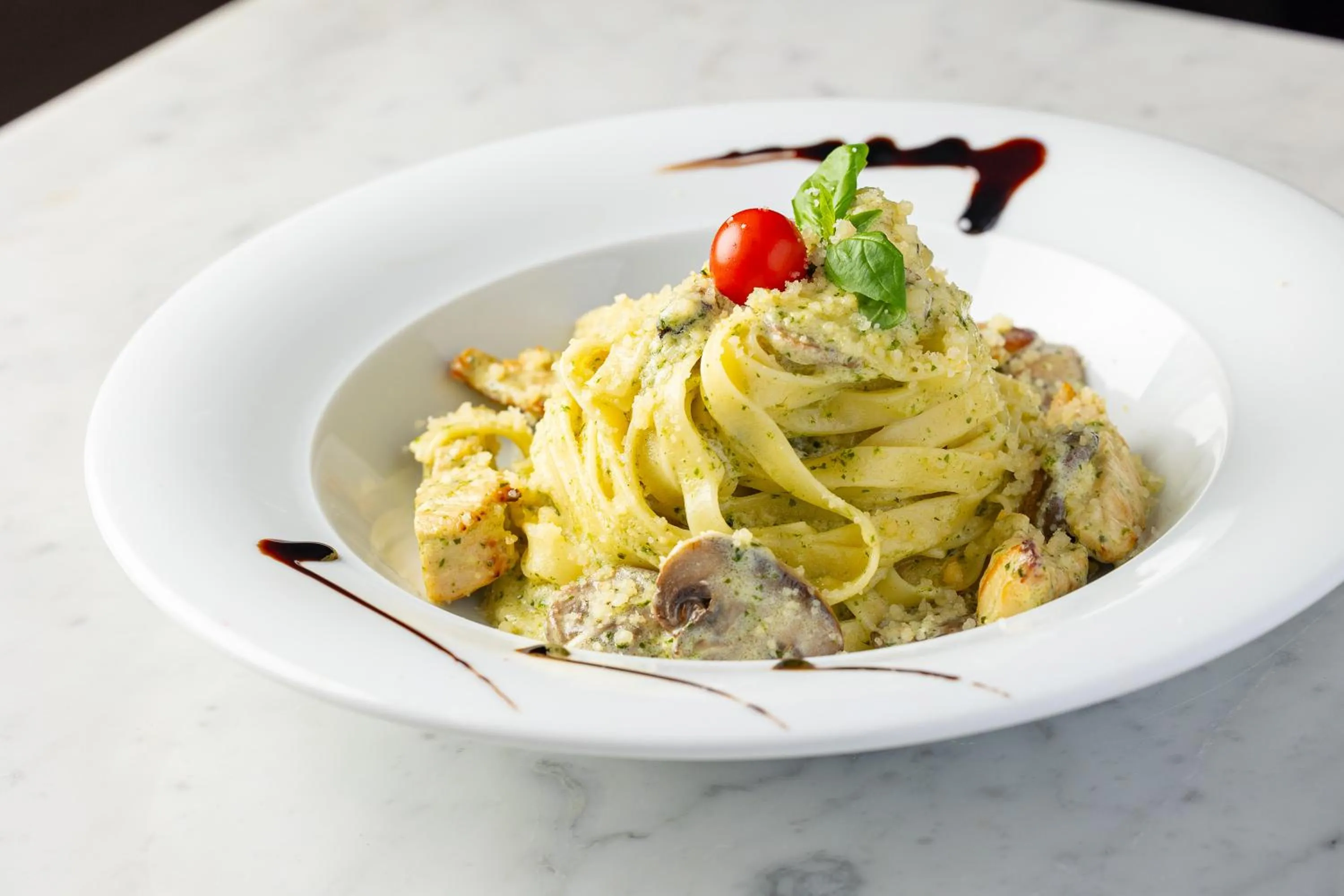 Restaurant/places to eat in Hotel Carlton