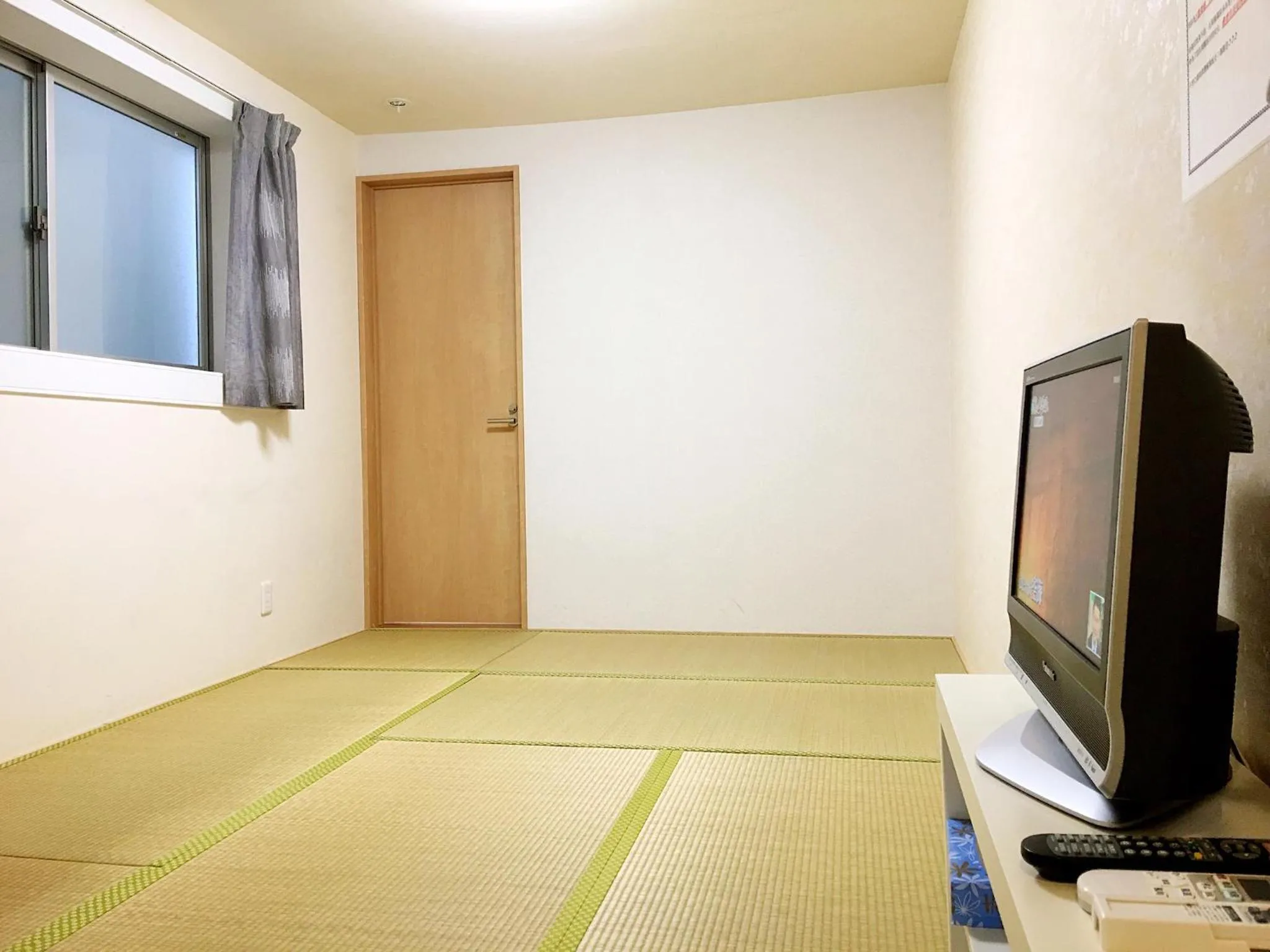 Photo of the whole room in Osaka Tengachaya Guesthouse SAYURI II