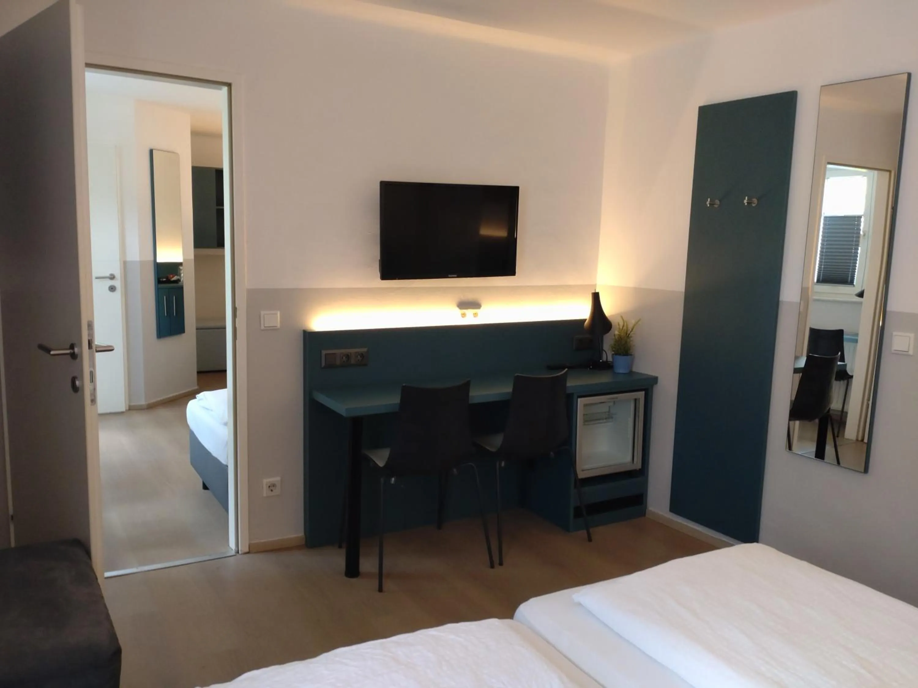 TV and multimedia, Bed in Pension Elisabeth - Rooms & Apartments