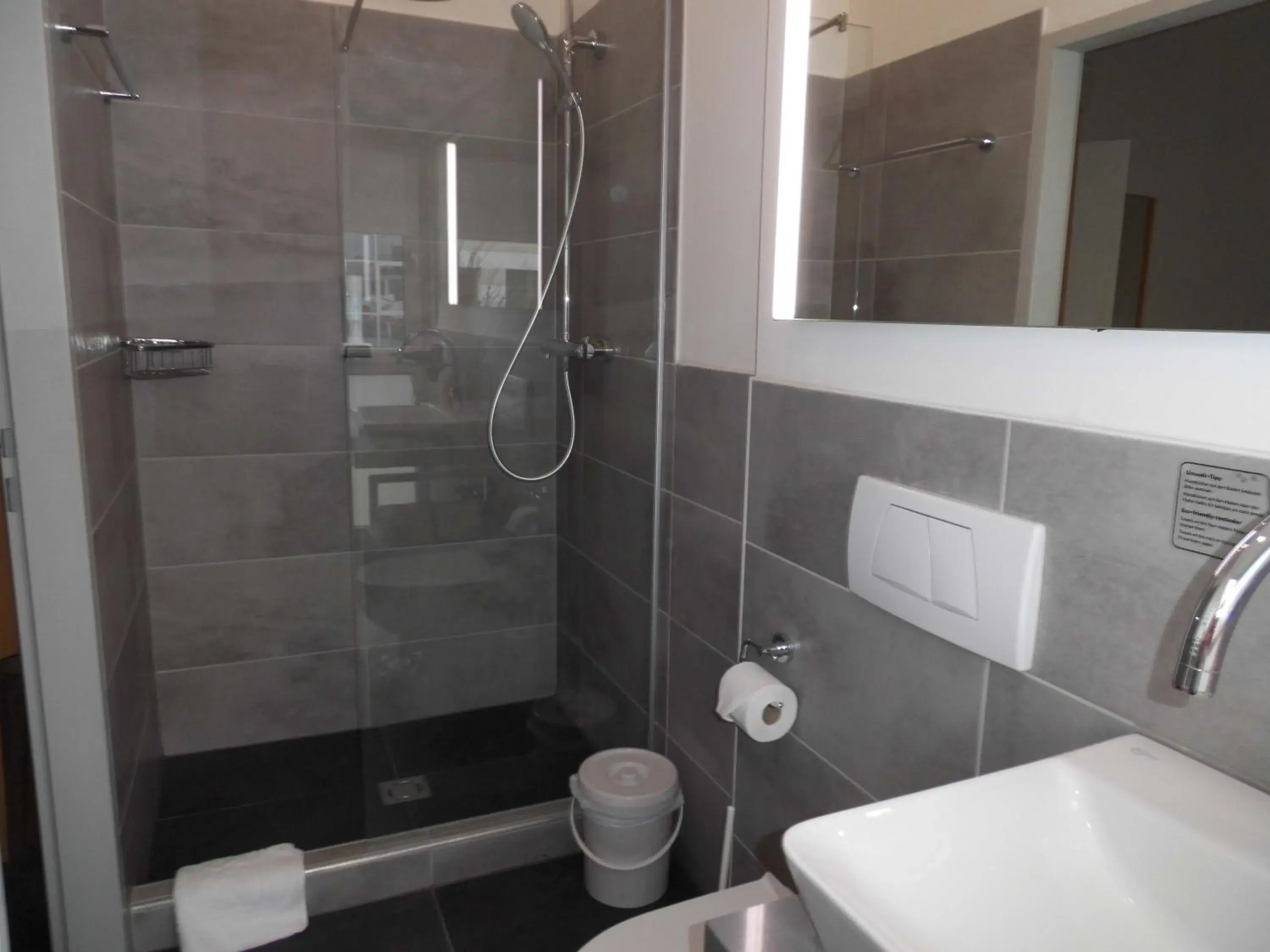 Double Room with Private Bathroom - single occupancy in Pension Elisabeth - Rooms & Apartments Double Room with Private Bathroom - single occupancy in Pension Elisabeth - Rooms & Apartments