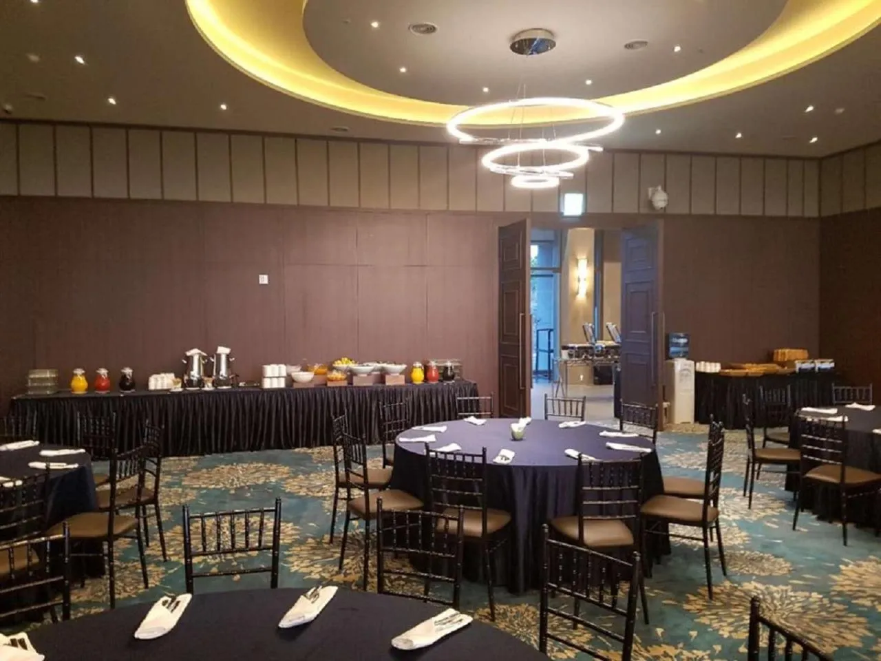 Restaurant/places to eat in Camphortree Hotel and Resort