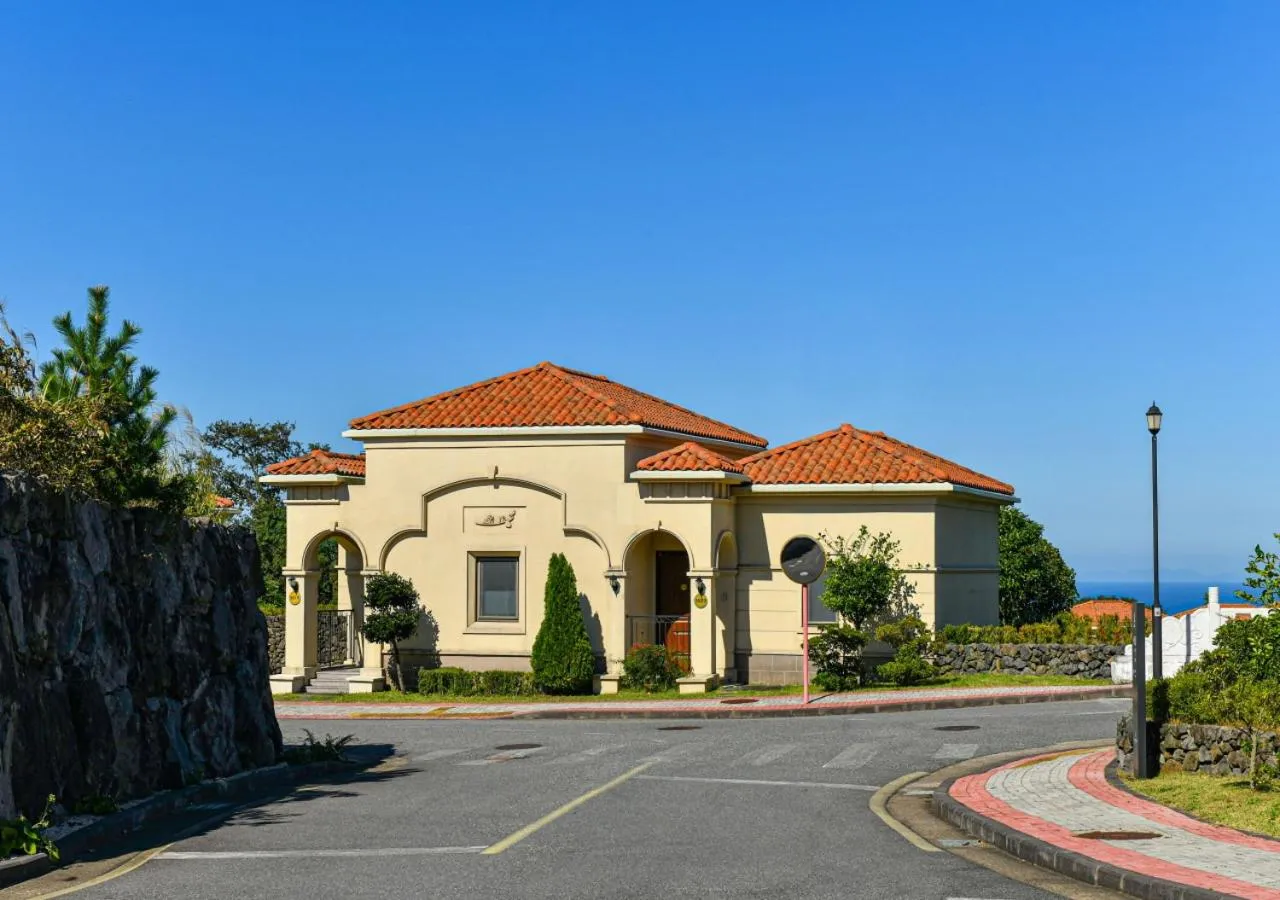 Camphortree Hotel and Resort