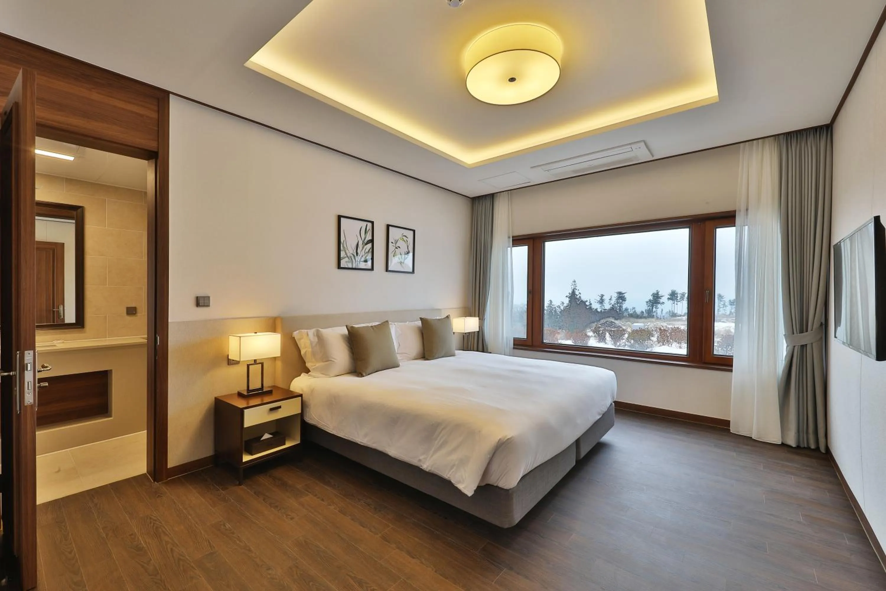 Bed in Camphortree Hotel and Resort