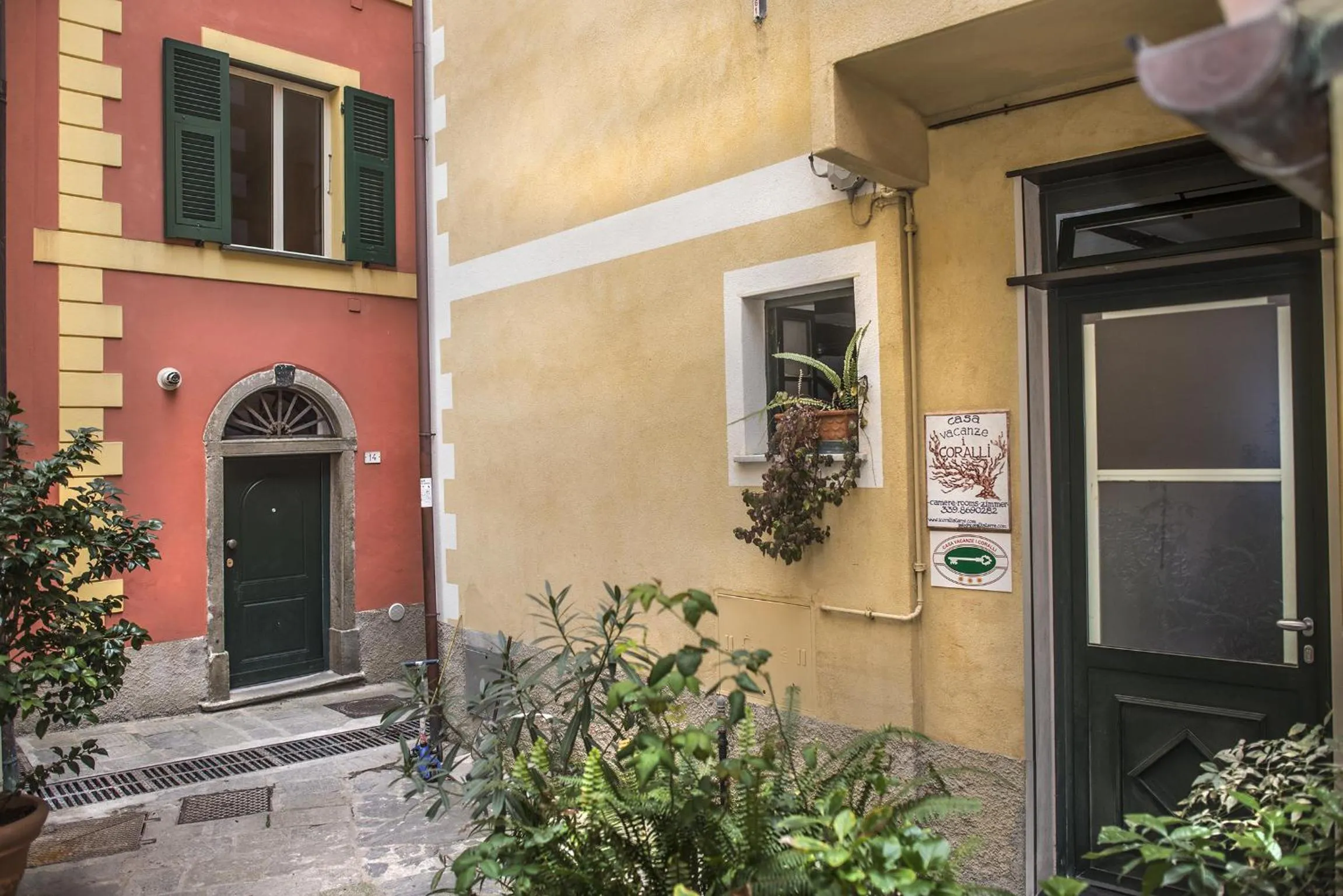 Facade/entrance in I Coralli rooms & apartments