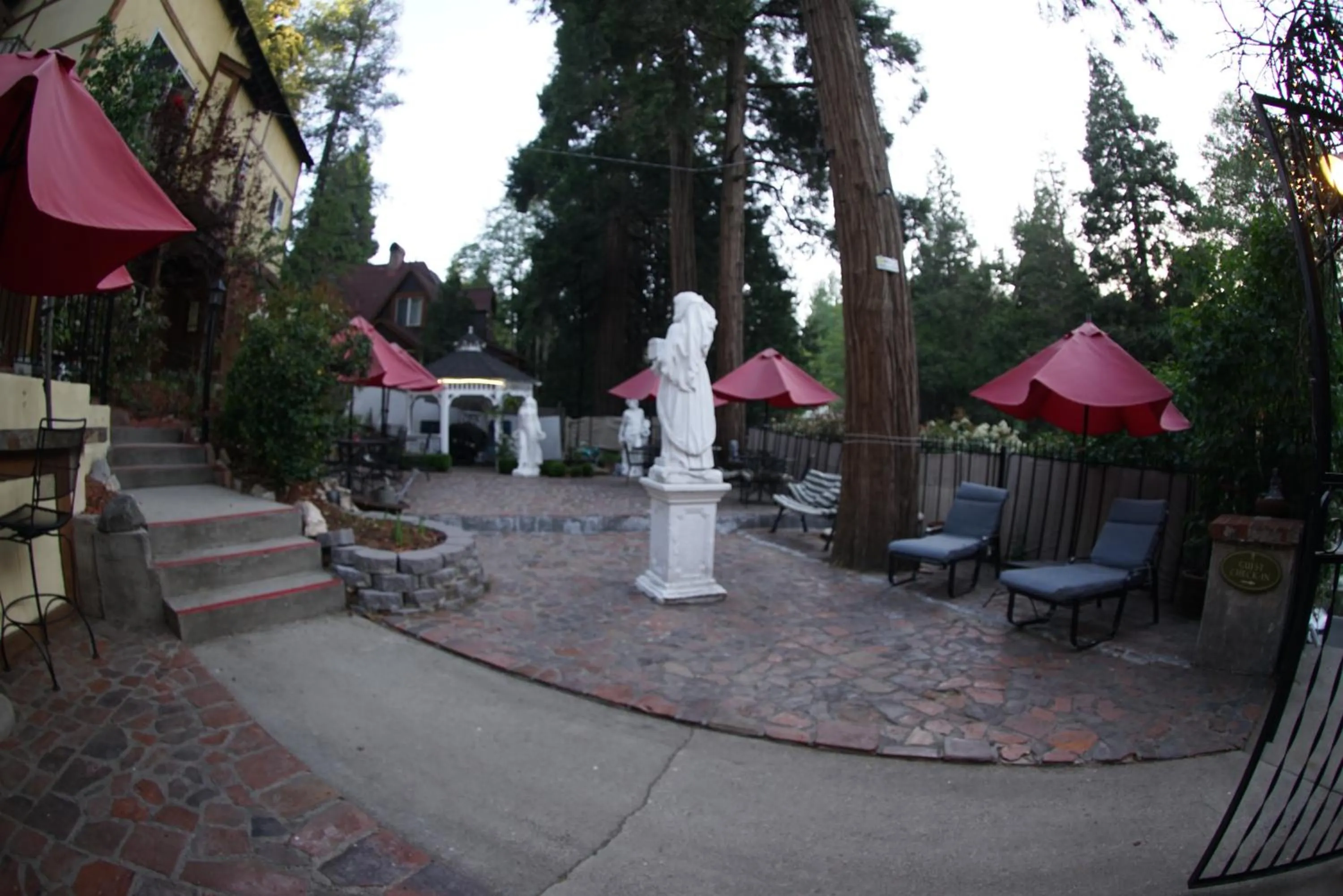 Patio in FLEUR DE LAC EUROPERAN INn