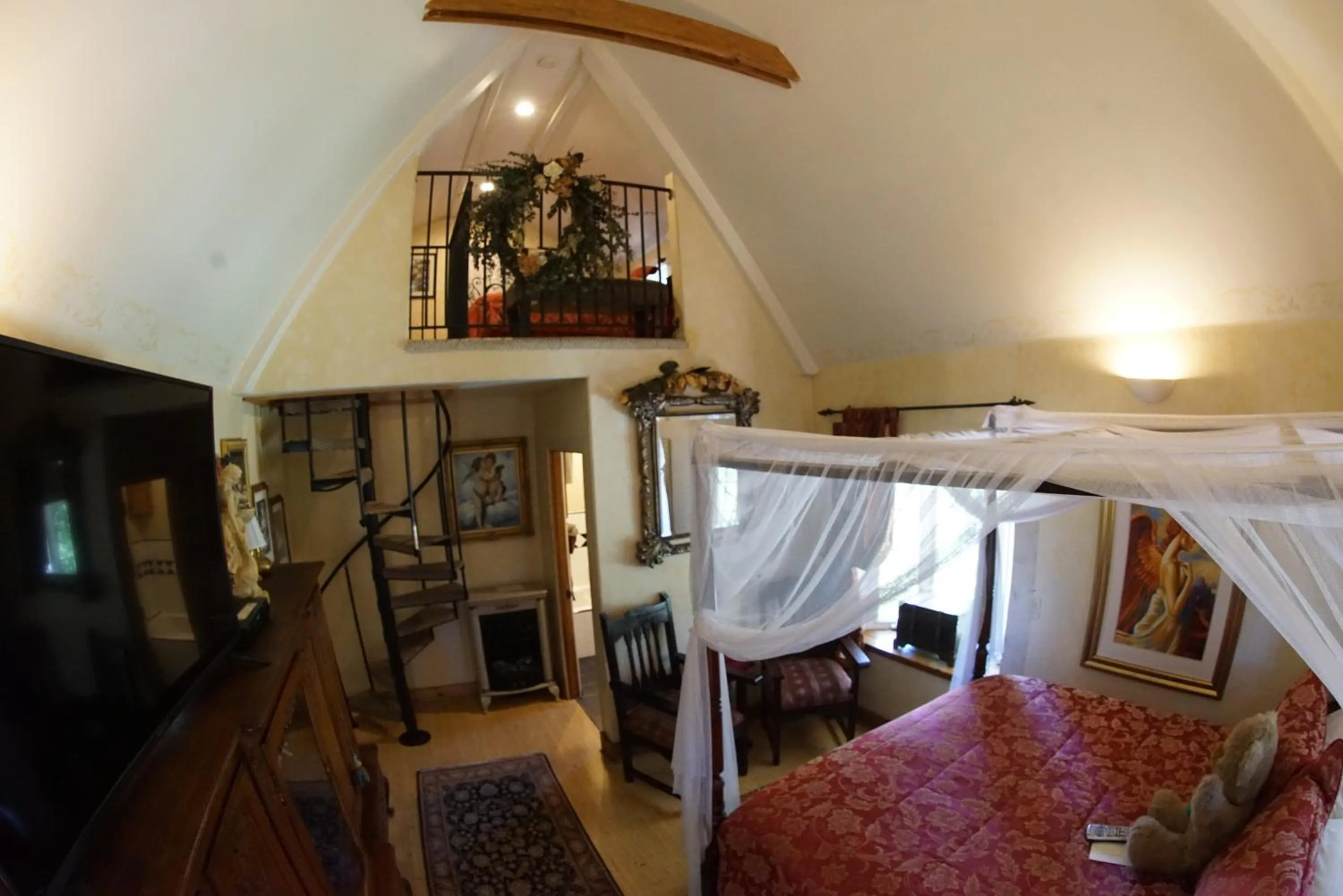 Bed in FLEUR DE LAC EUROPERAN INn