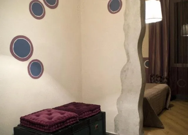 Decorative detail, Bed in Hotel Colombo Genova