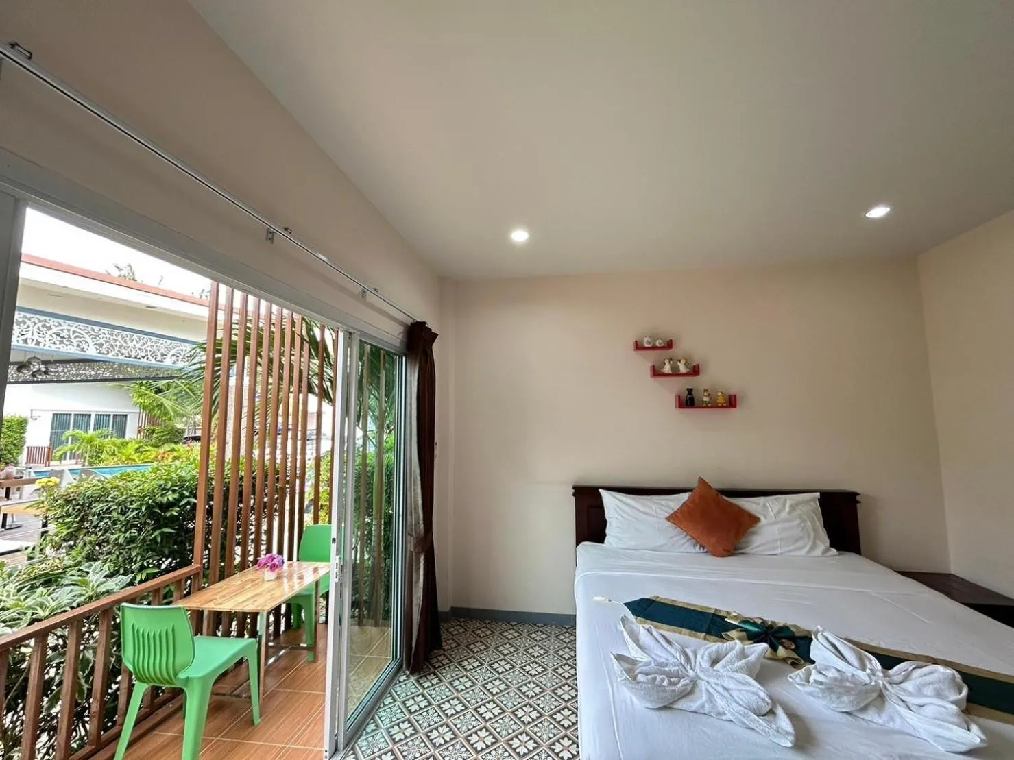 Bed in Baanloksouylokchay