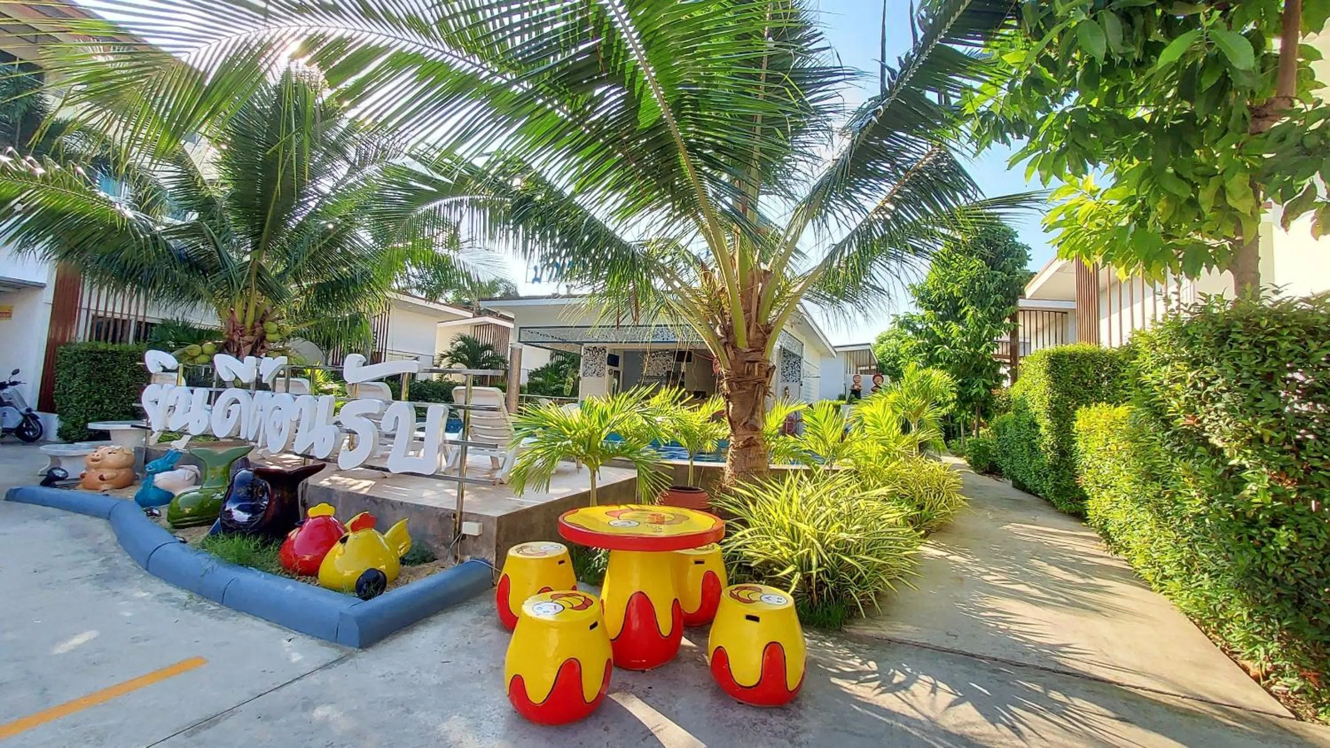 Garden in Baanloksouylokchay