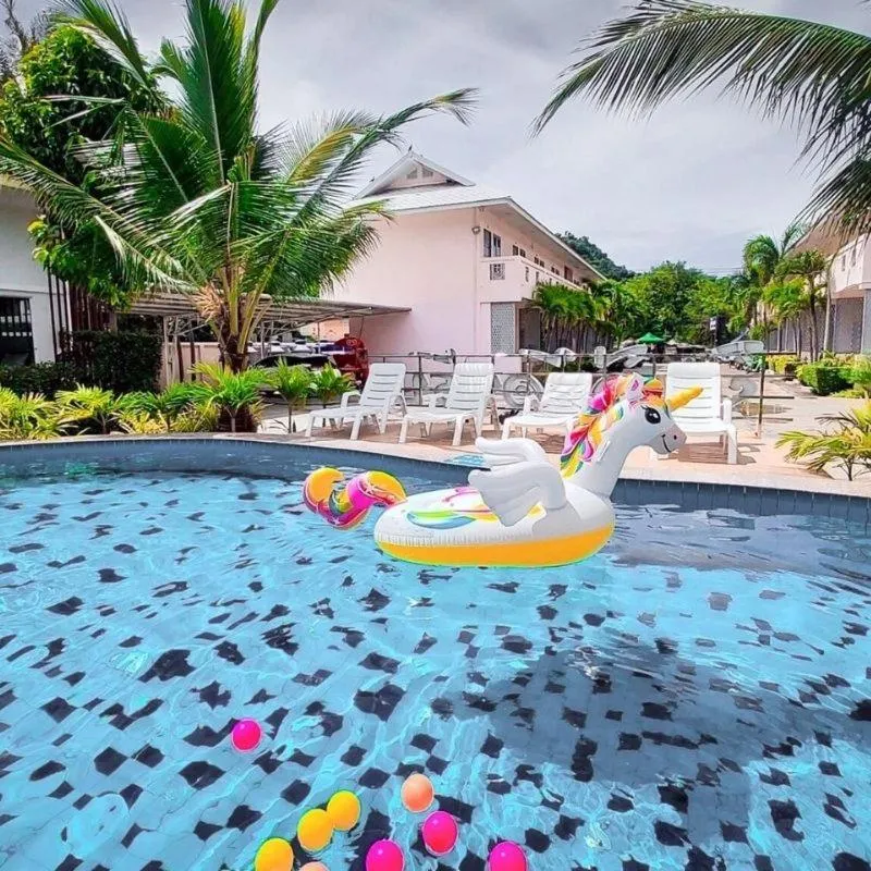 Swimming pool in Baanloksouylokchay