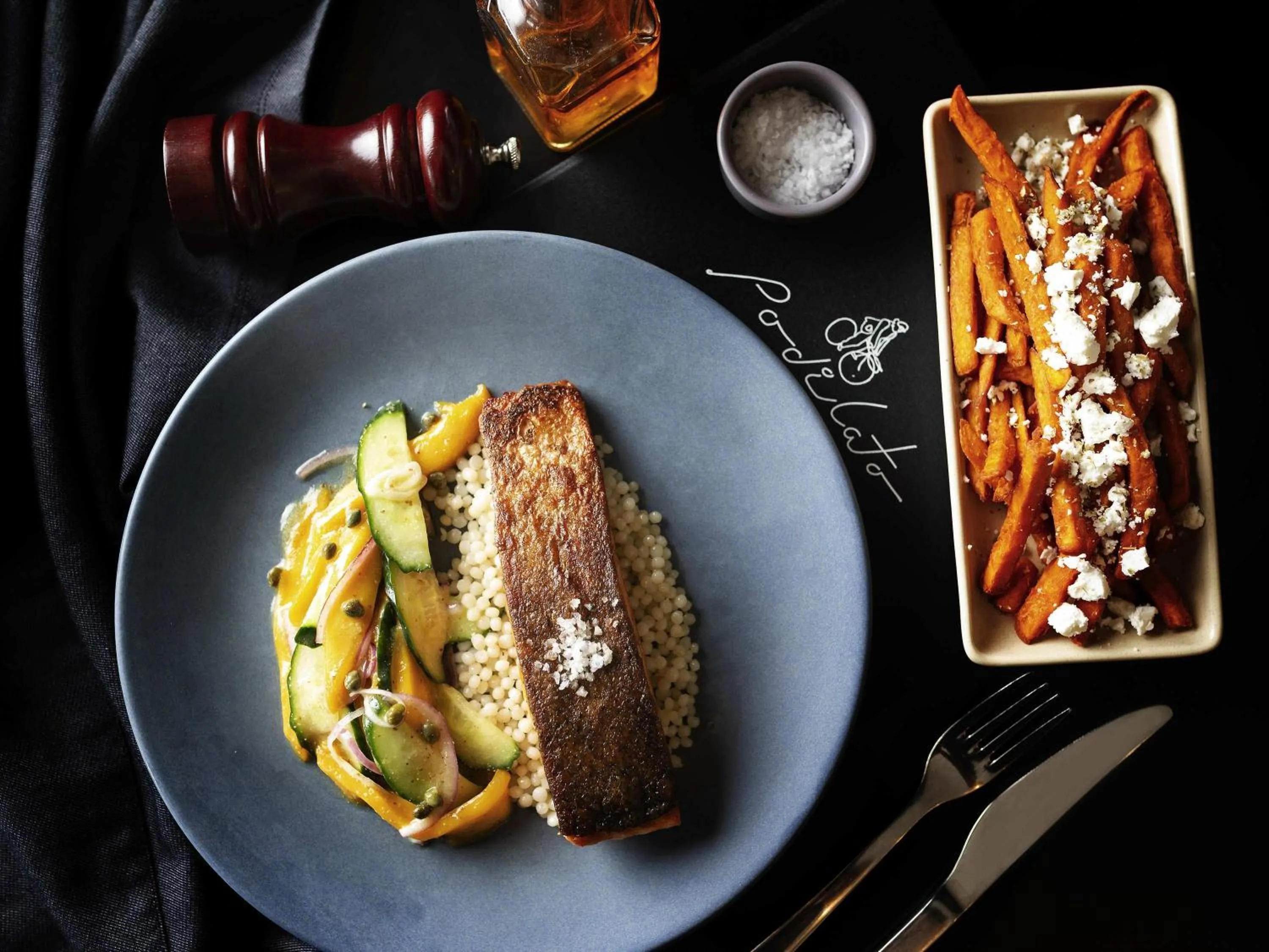 Restaurant/places to eat in Mantra MacArthur Hotel