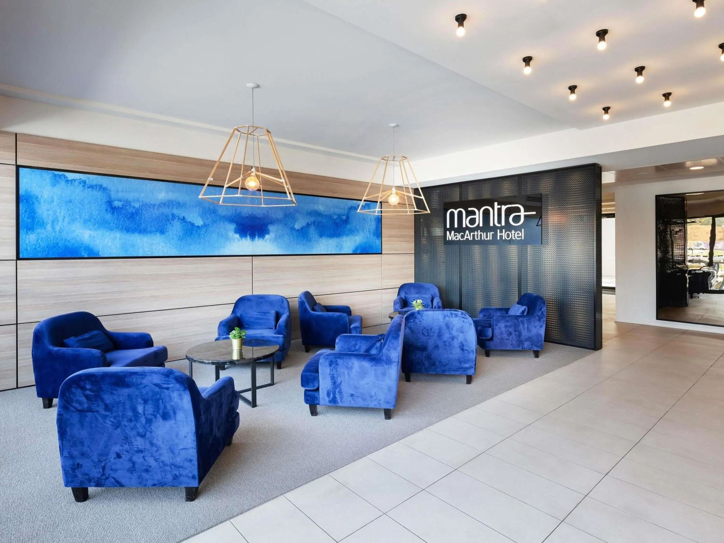 Meeting/conference room in Mantra MacArthur Hotel