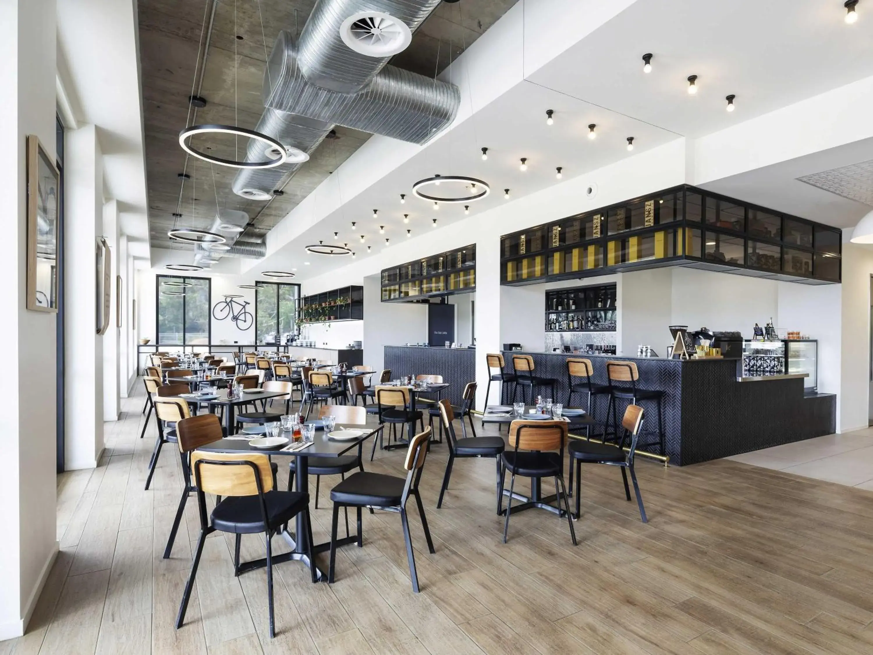 Restaurant/places to eat in Mantra MacArthur Hotel Restaurant/places to eat in Mantra MacArthur Hotel