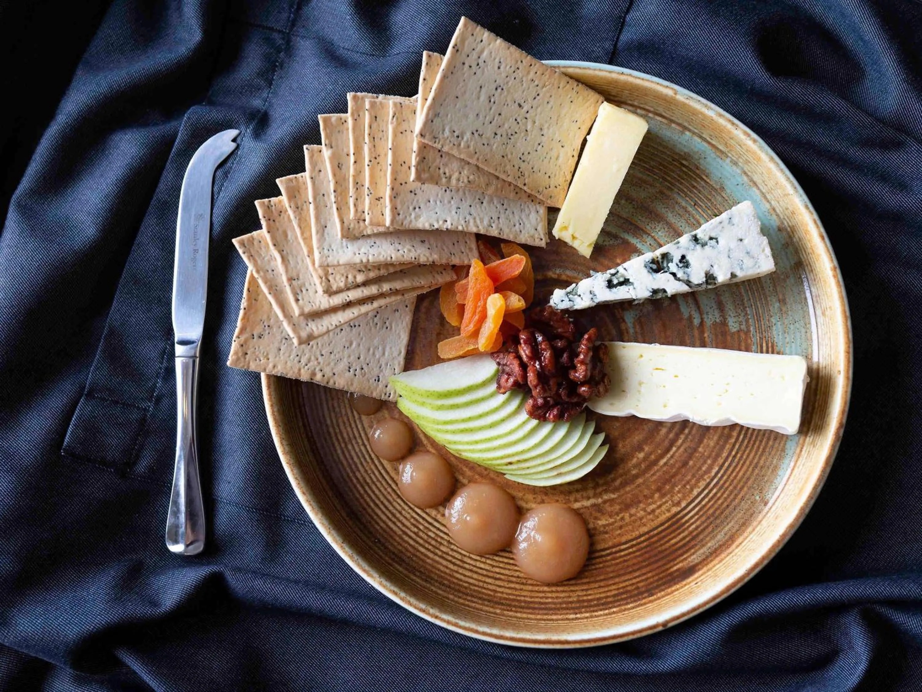 Restaurant/places to eat in Mantra MacArthur Hotel