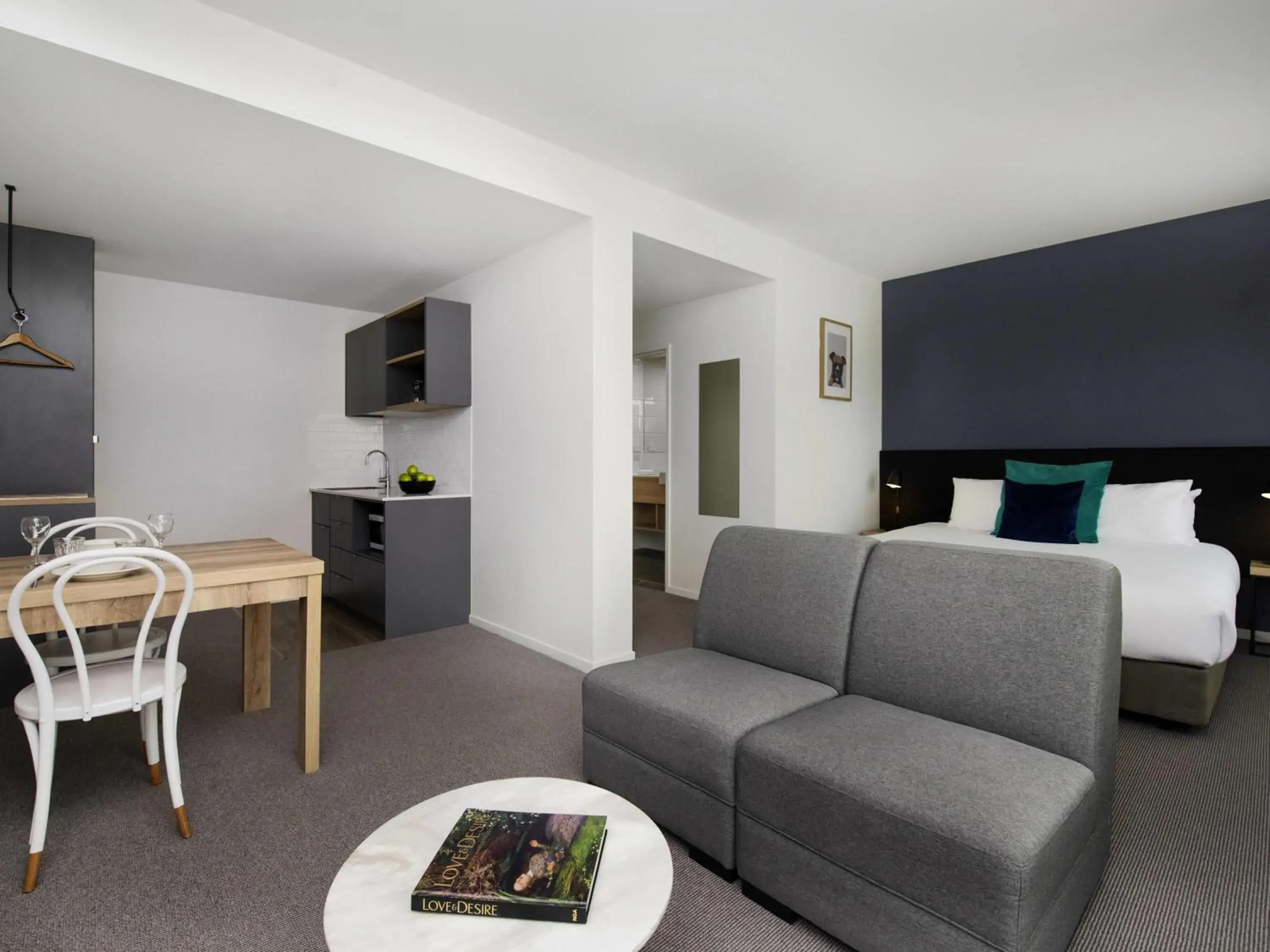 Bedroom, Bed in Mantra MacArthur Hotel Bedroom, Bed in Mantra MacArthur Hotel