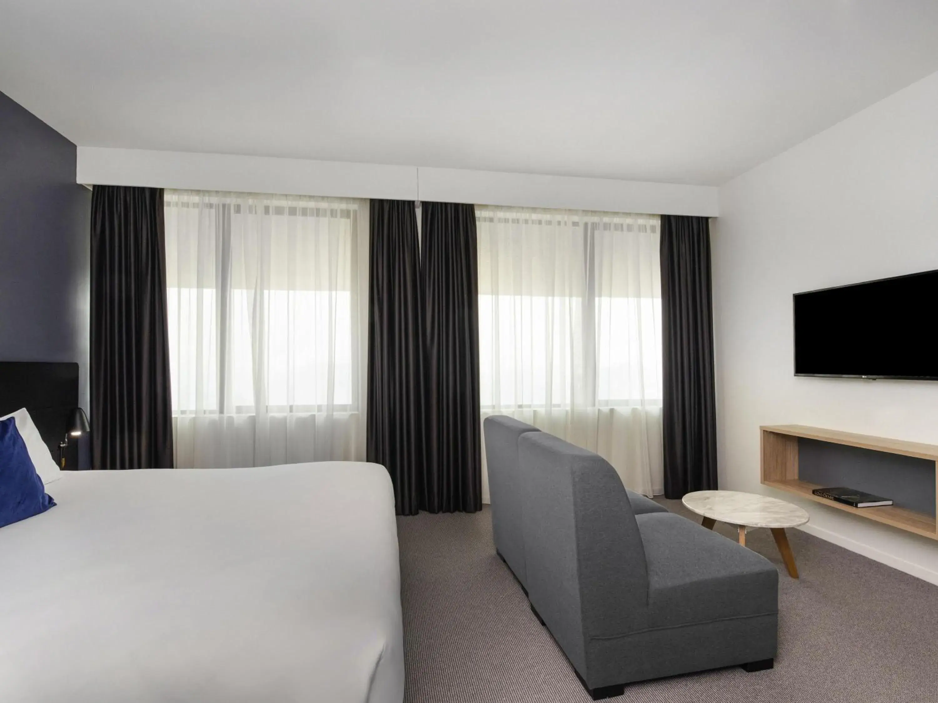 Bedroom, Bed in Mantra MacArthur Hotel Bedroom, Bed in Mantra MacArthur Hotel