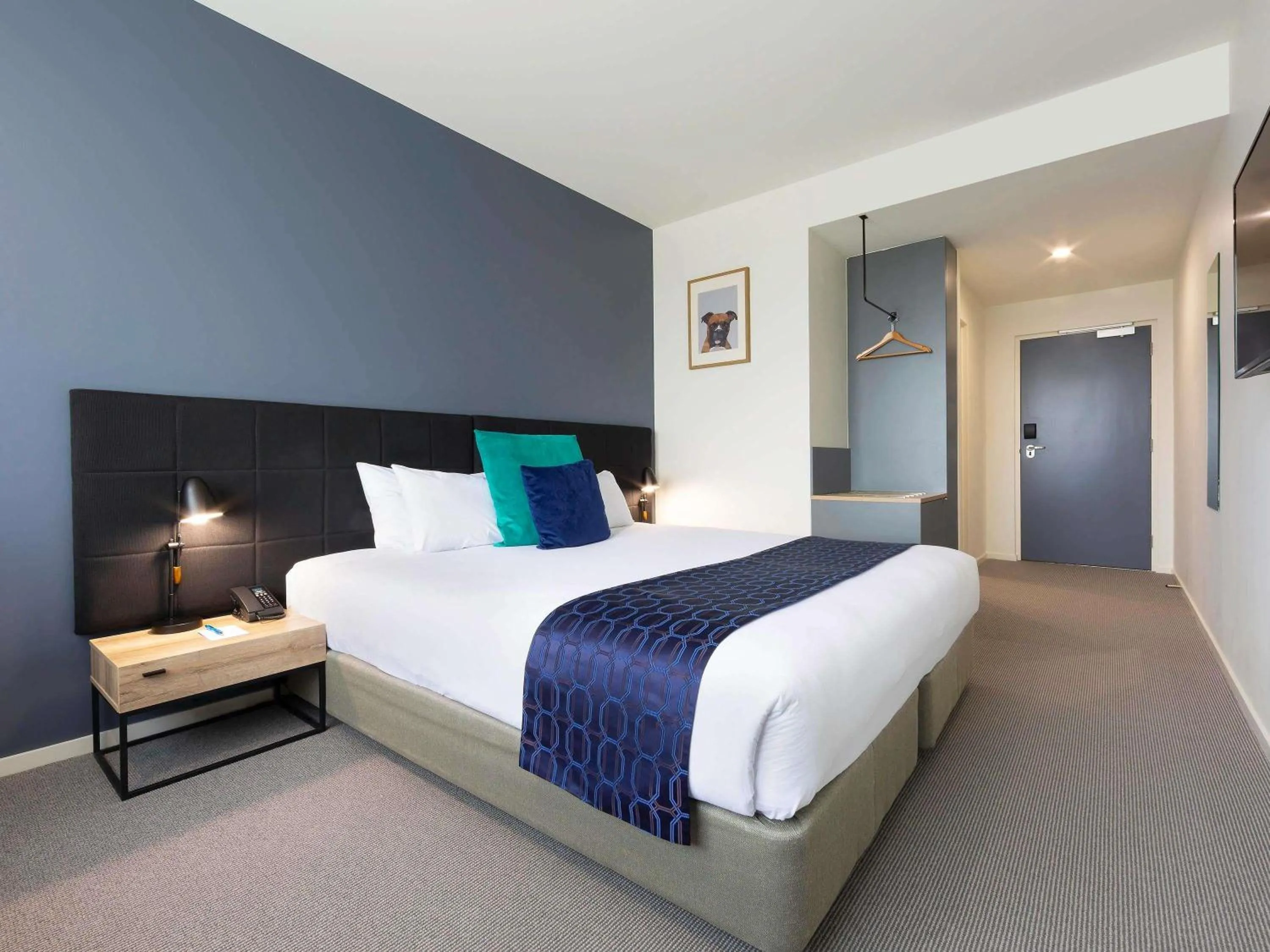 Bedroom, Bed in Mantra MacArthur Hotel