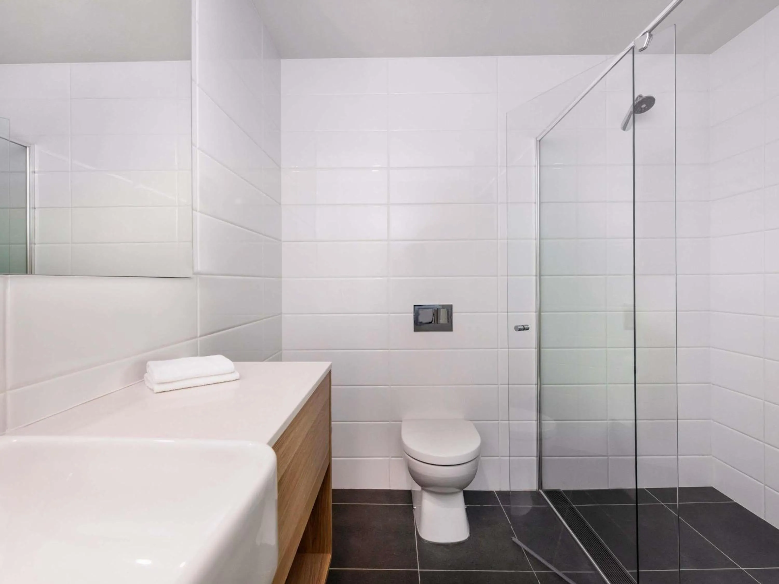 Deluxe King Studio in Mantra MacArthur Hotel