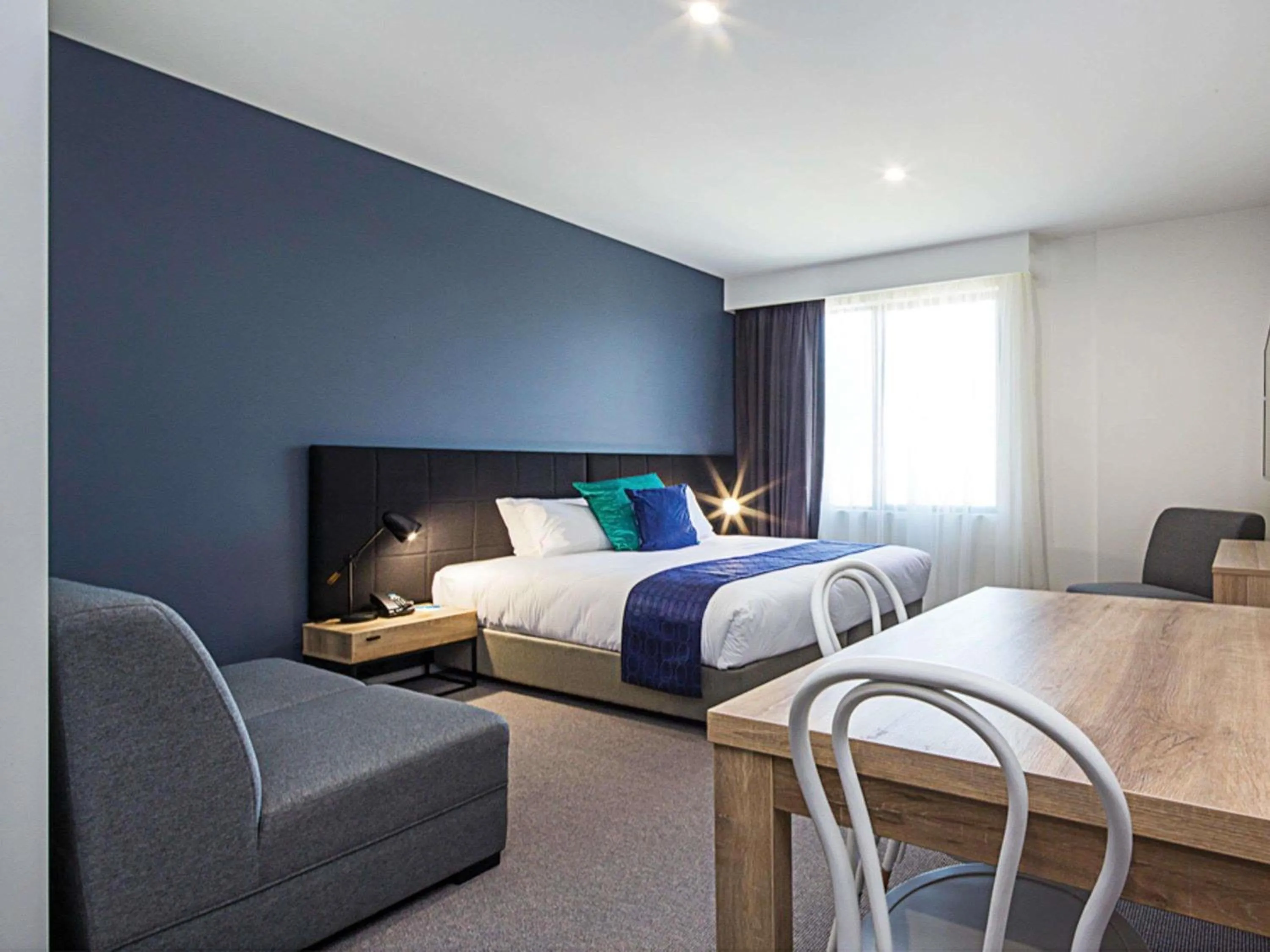 Bedroom, Bed in Mantra MacArthur Hotel