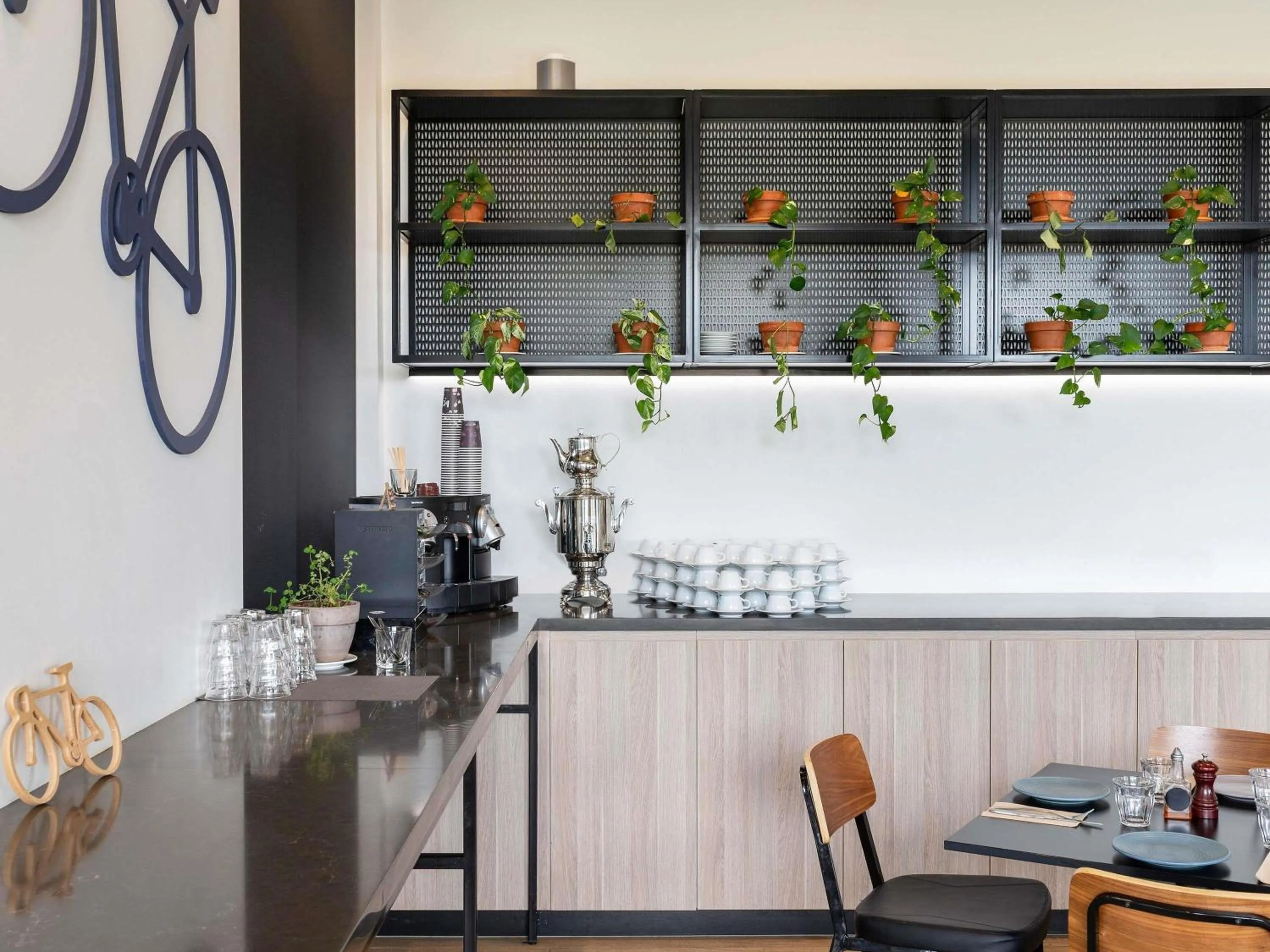 Lounge or bar in Mantra MacArthur Hotel