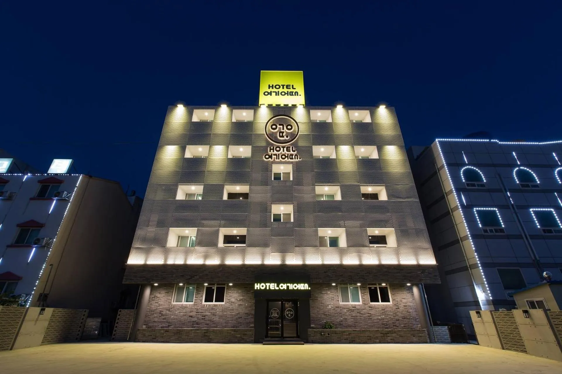 Property building in Hotel Yeogiuhtte Gyeongpo