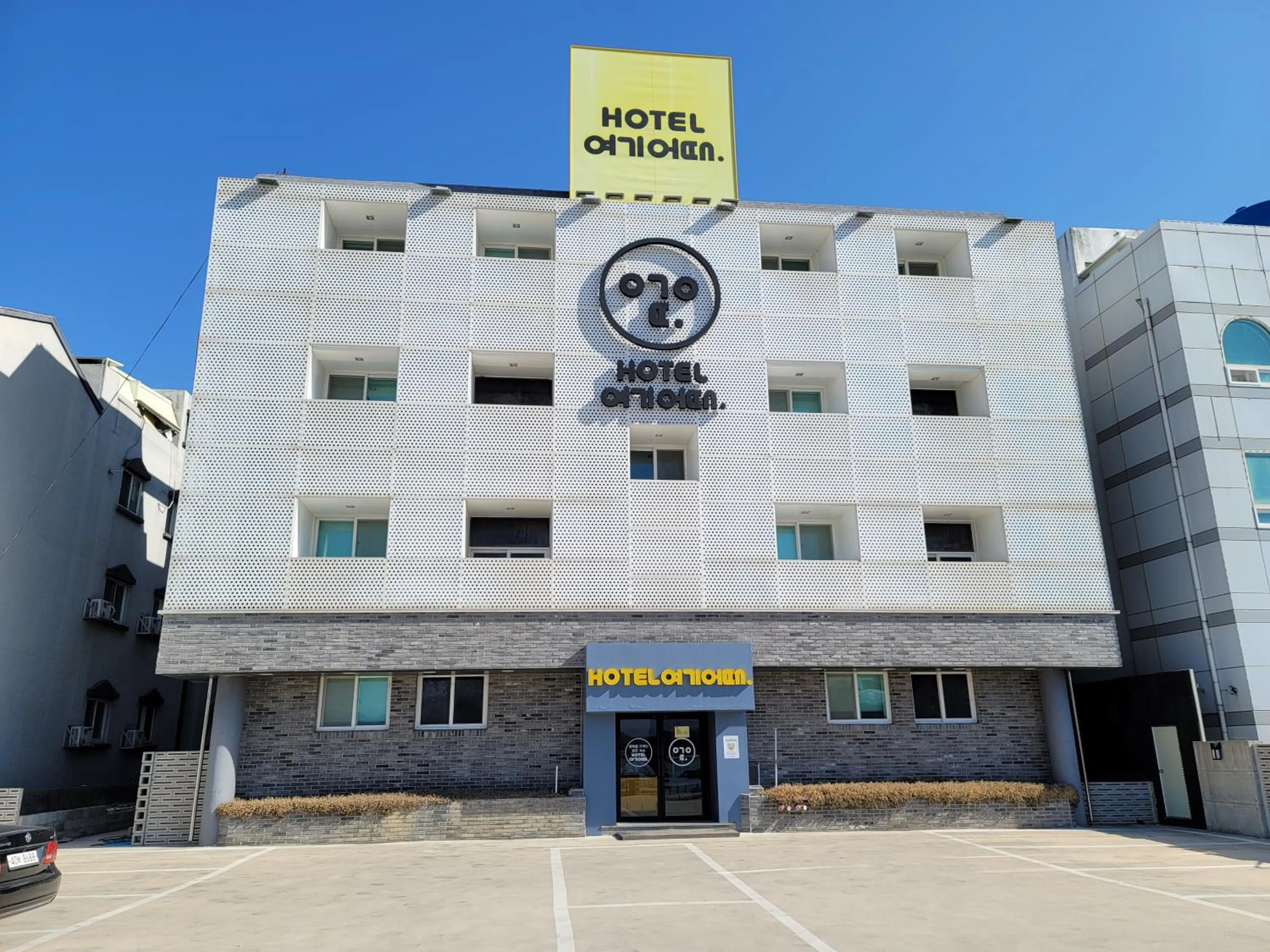 Property building in Hotel Yeogiuhtte Gyeongpo