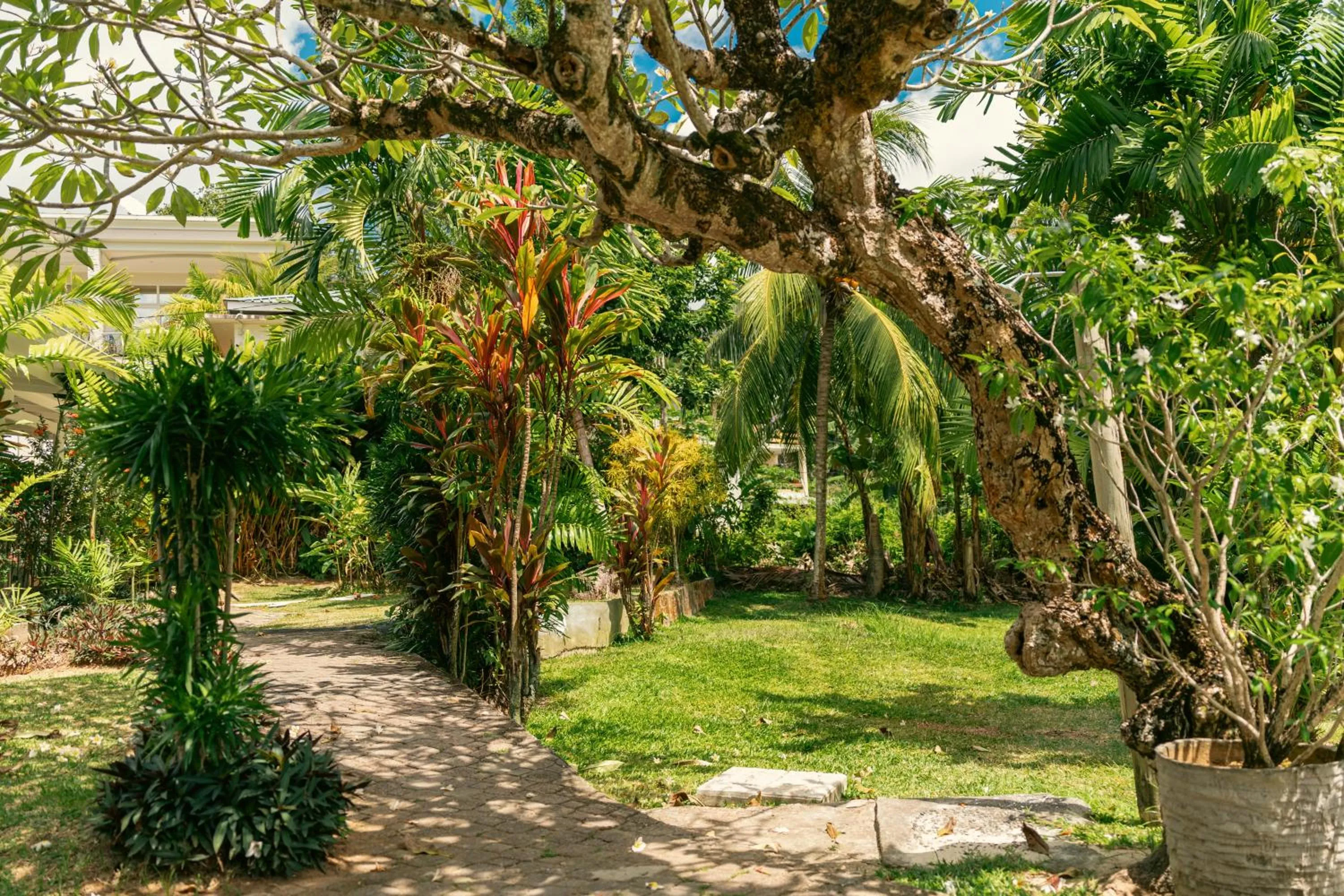 Beau Vallon Bungalows
