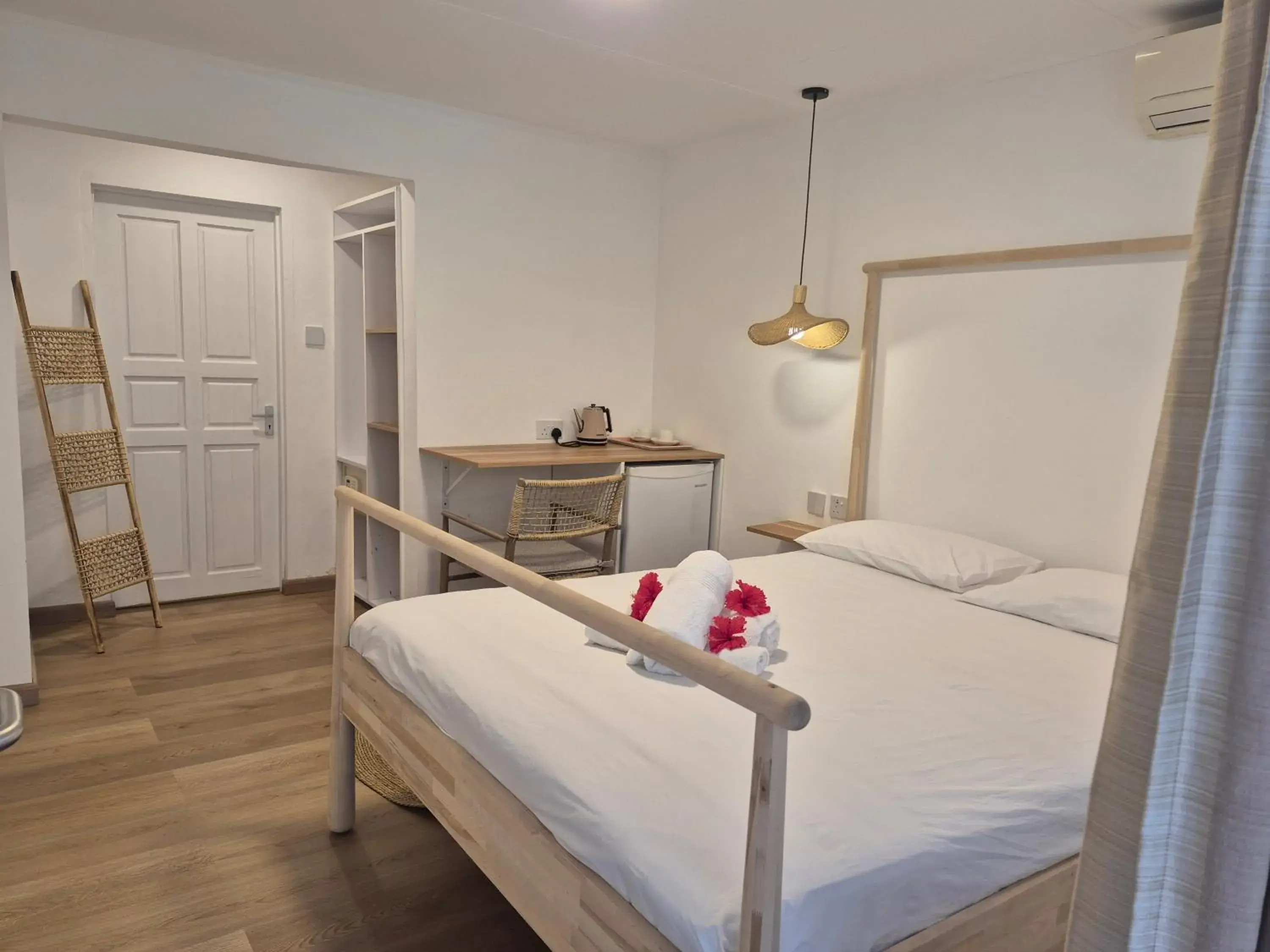 Bedroom, Bed in Beau Vallon Bungalows Bedroom, Bed in Beau Vallon Bungalows