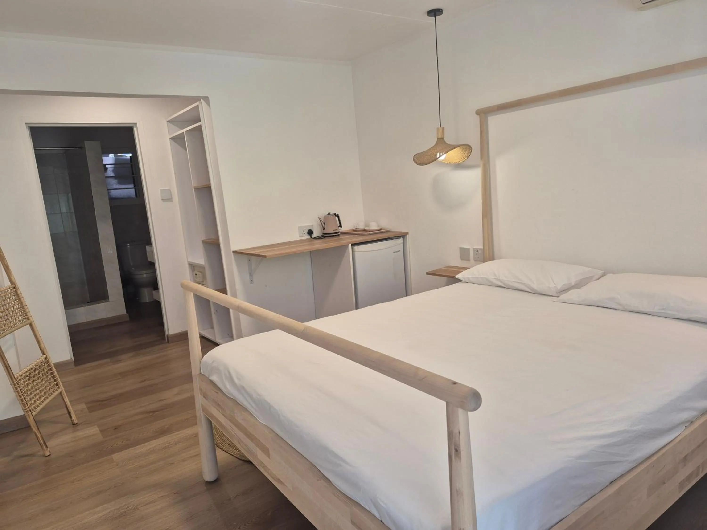 Bed in Beau Vallon Bungalows