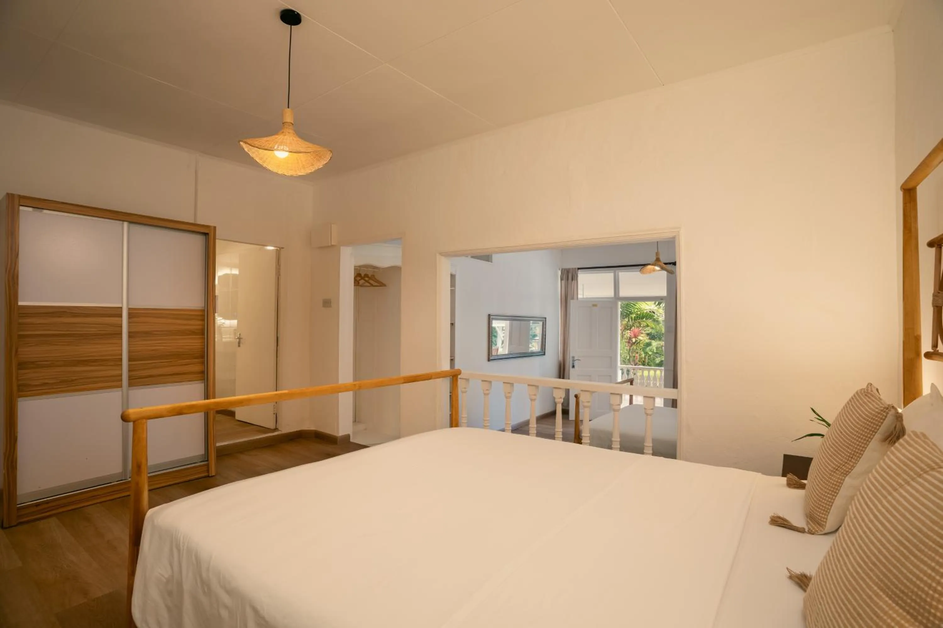 Bed in Beau Vallon Bungalows