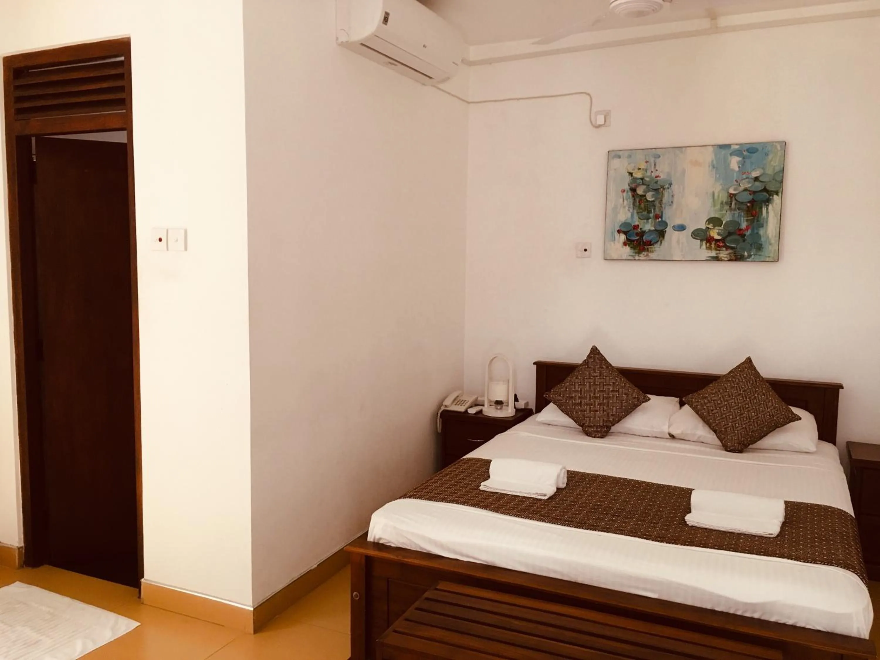 Bathroom, Bed in Sarvodaya Samma Vaasa Residence