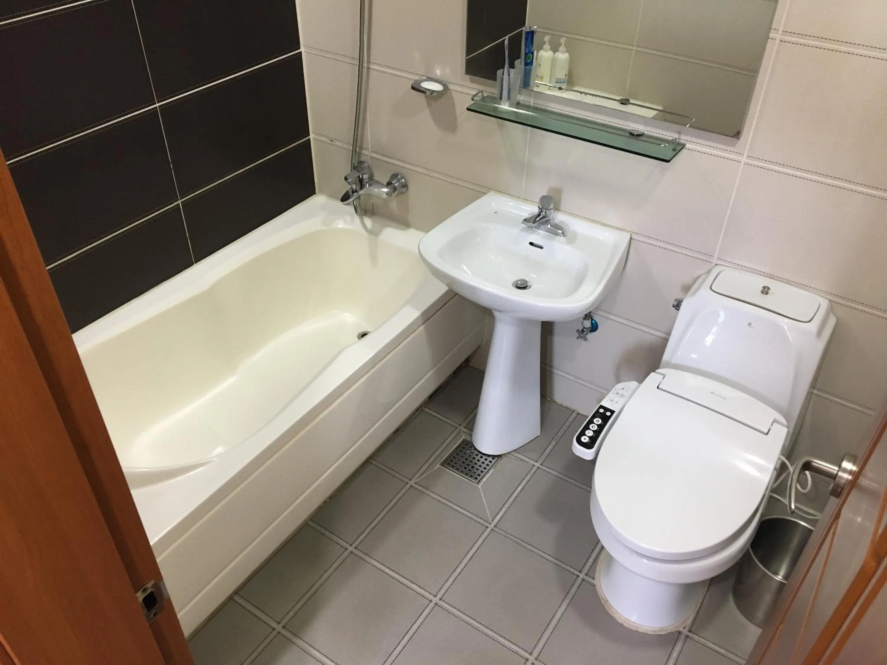 Bathroom in Sky Motel