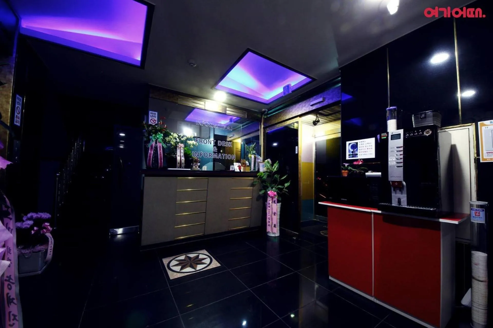 Lobby or reception in Sky Motel