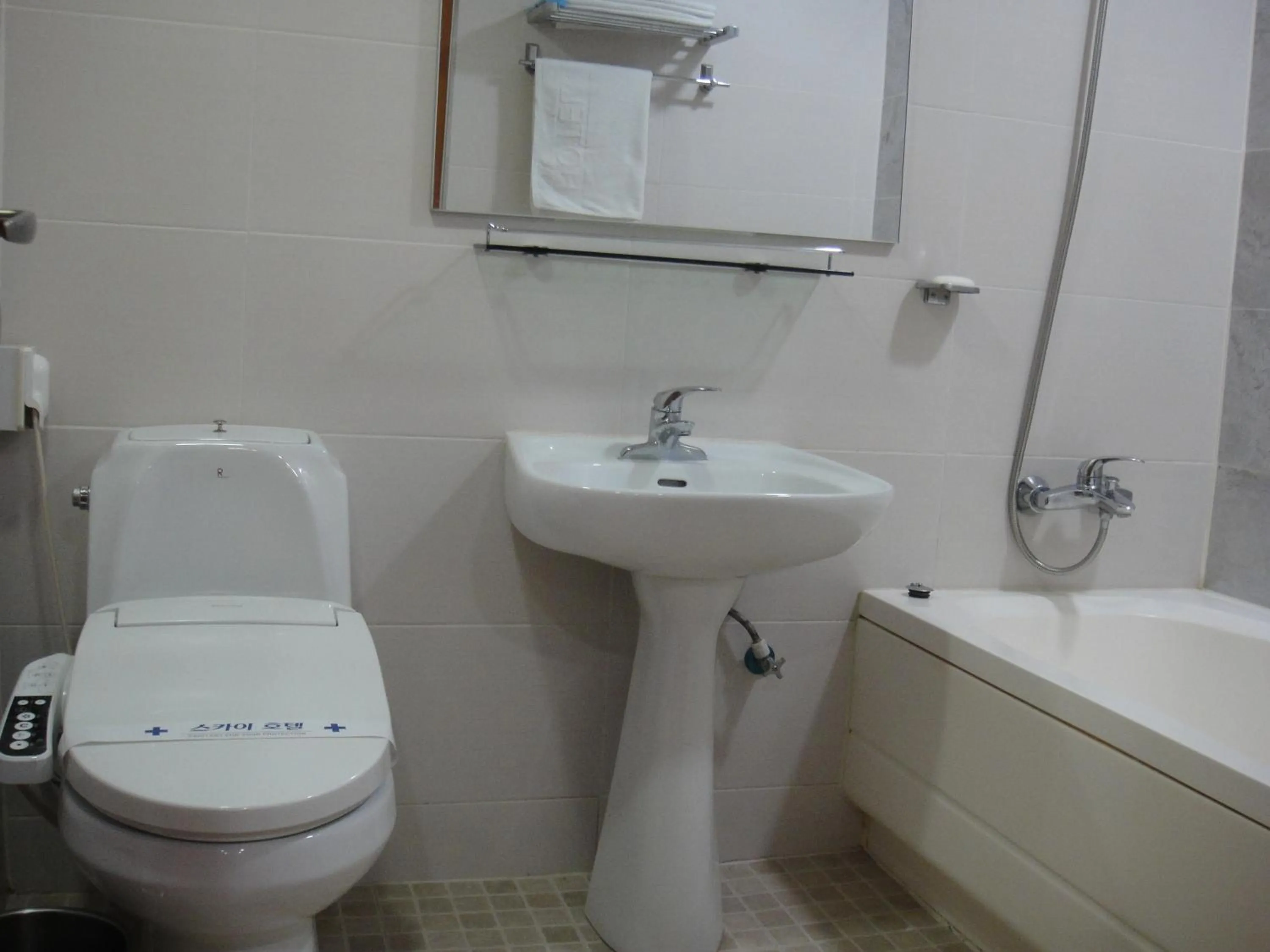 Bathroom in Sky Motel