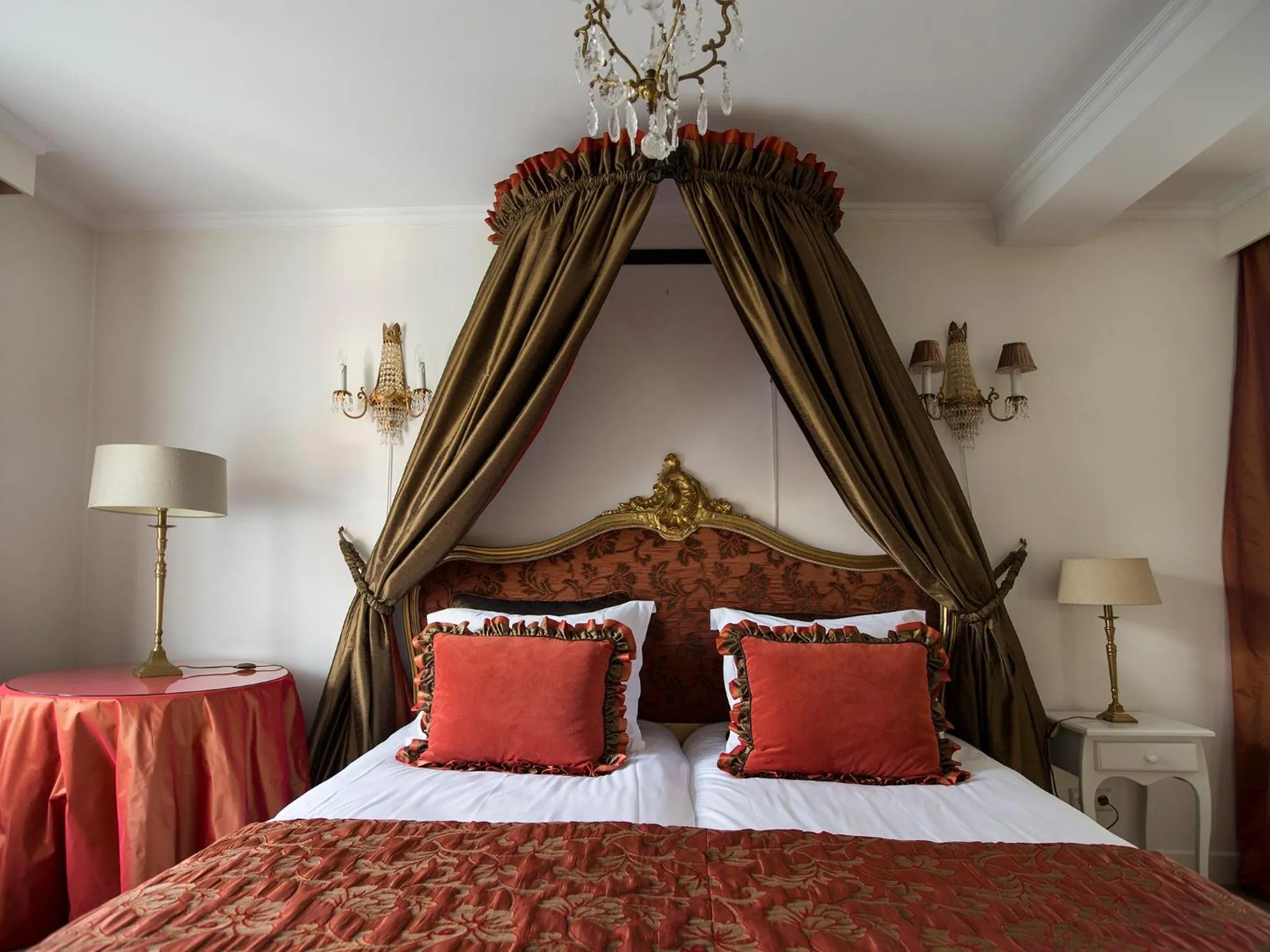 Photo of the whole room in B & B Hotel The Baron Crown