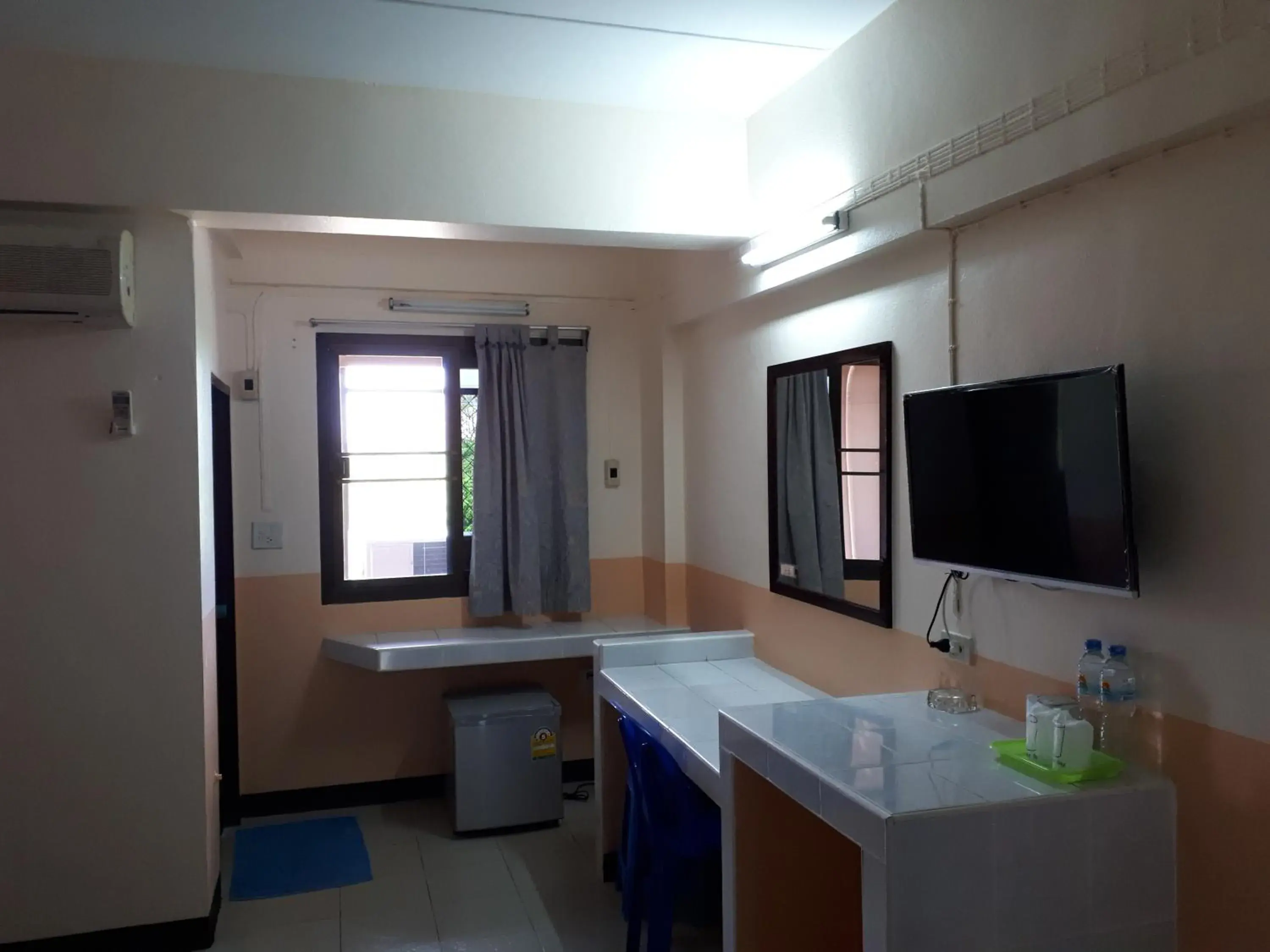 Photo of the whole room in Centerpoint Hotel Photo of the whole room in Centerpoint Hotel