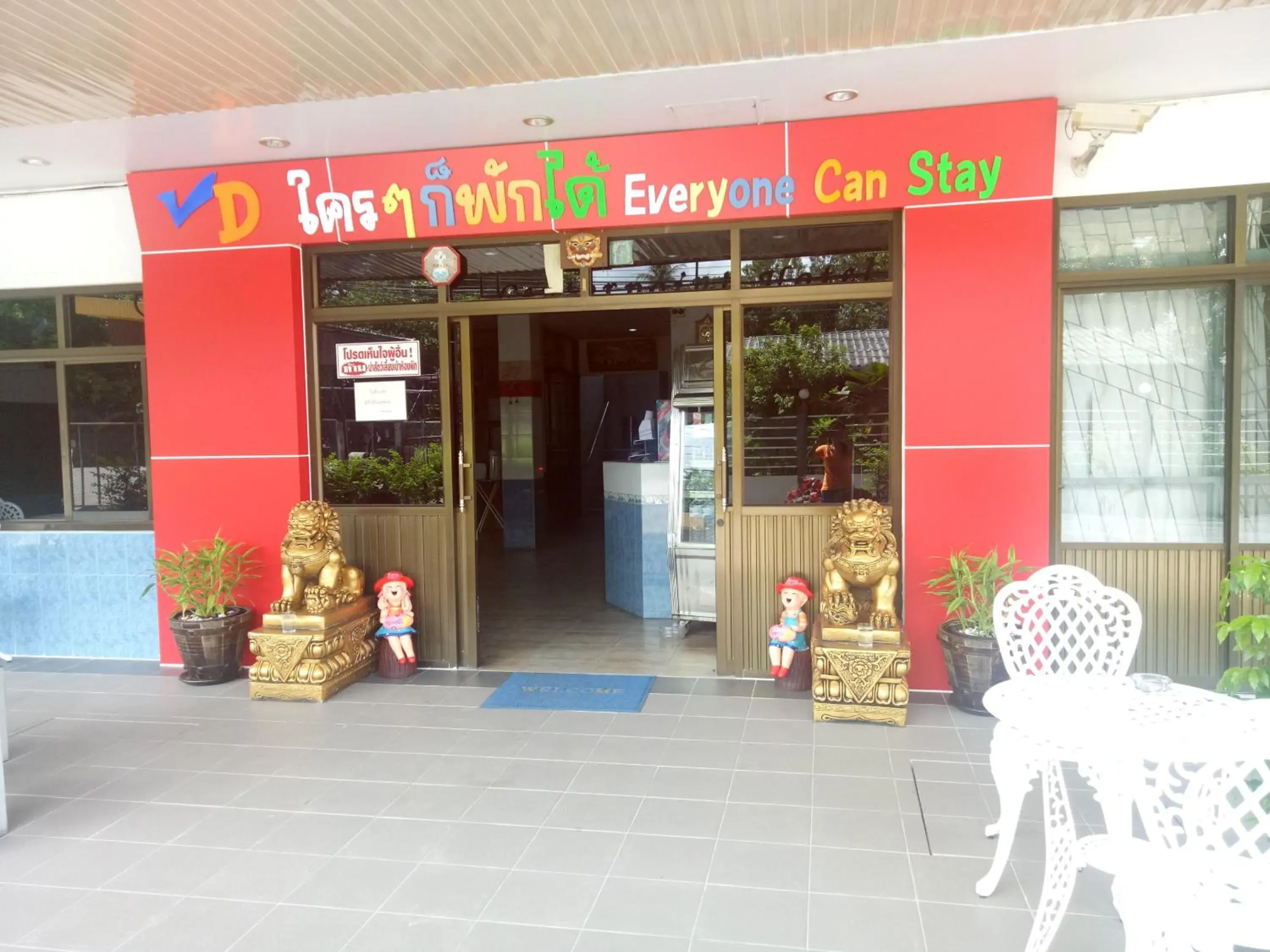 Facade/entrance in Centerpoint Hotel Facade/entrance in Centerpoint Hotel