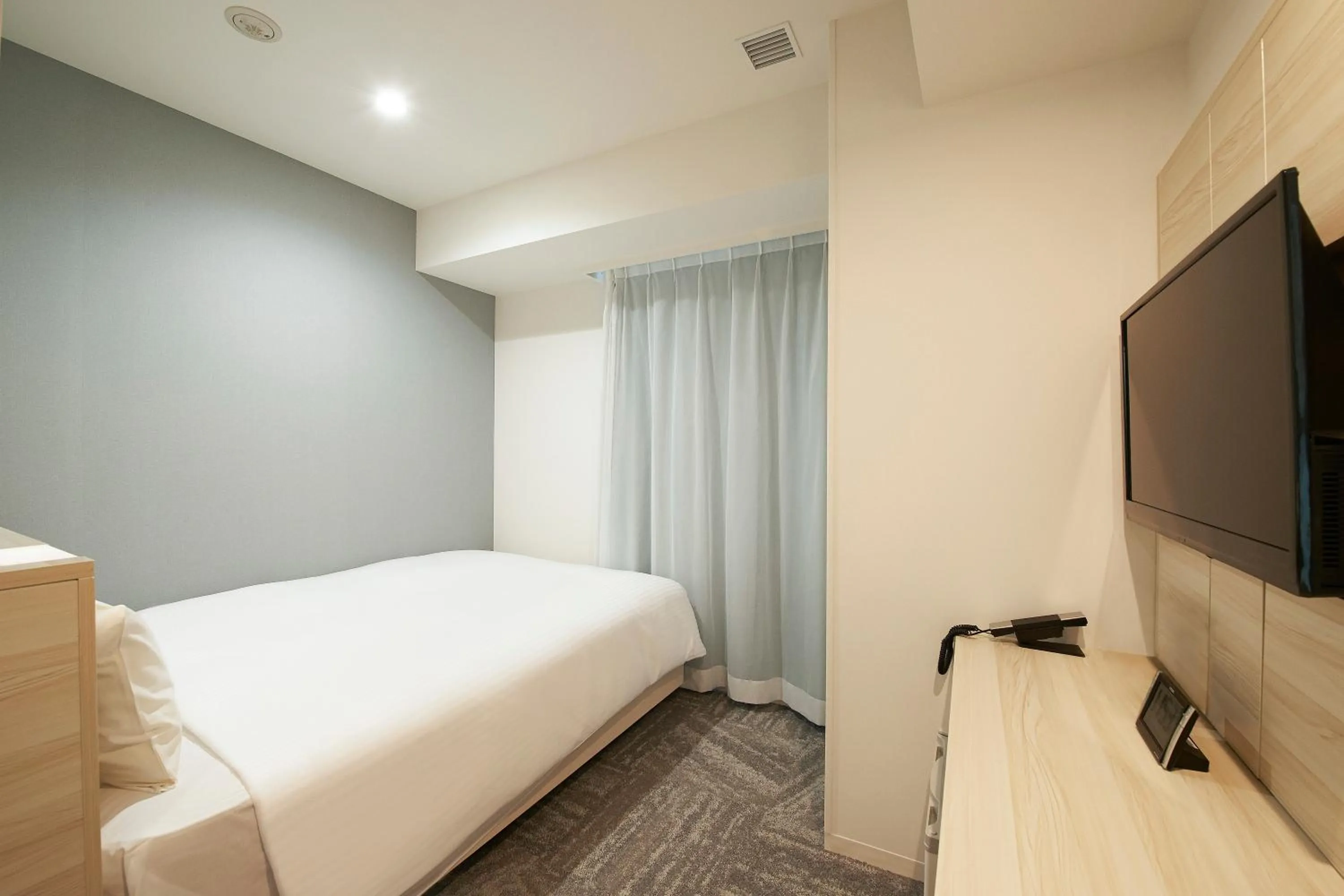 Bed in Sotetsu Fresa Inn Ueno-Okachimachi