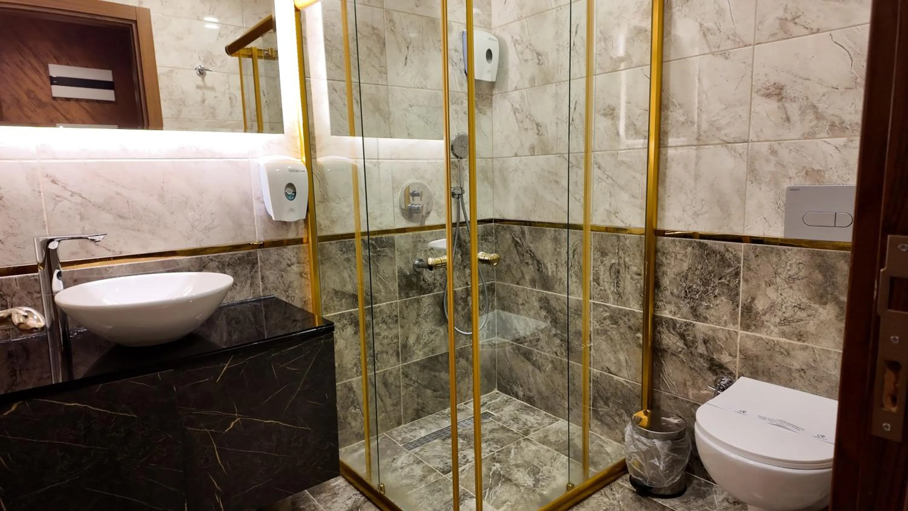 Shower in Aselia Hotel Trabzon