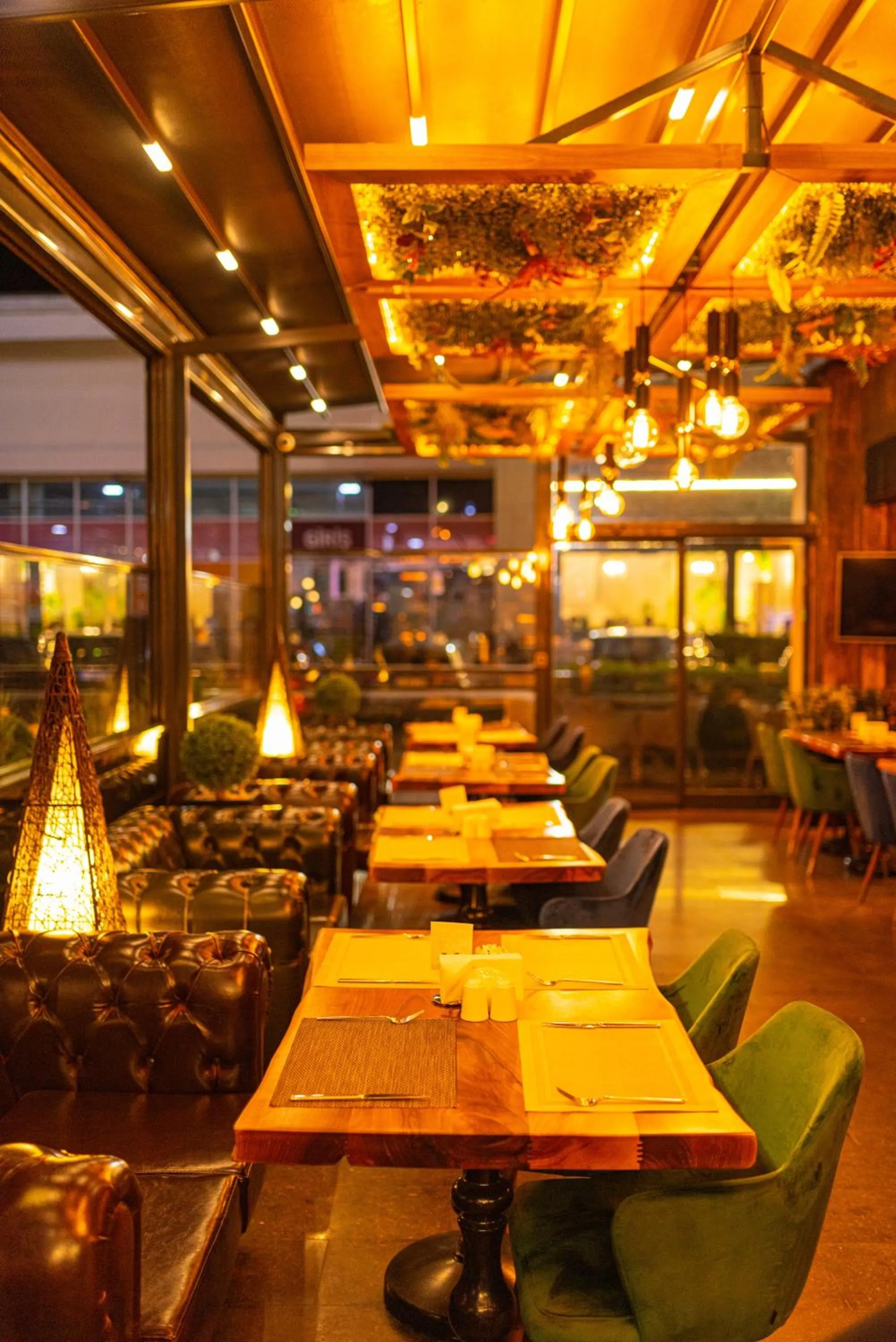 Restaurant/places to eat in Aselia Hotel Trabzon