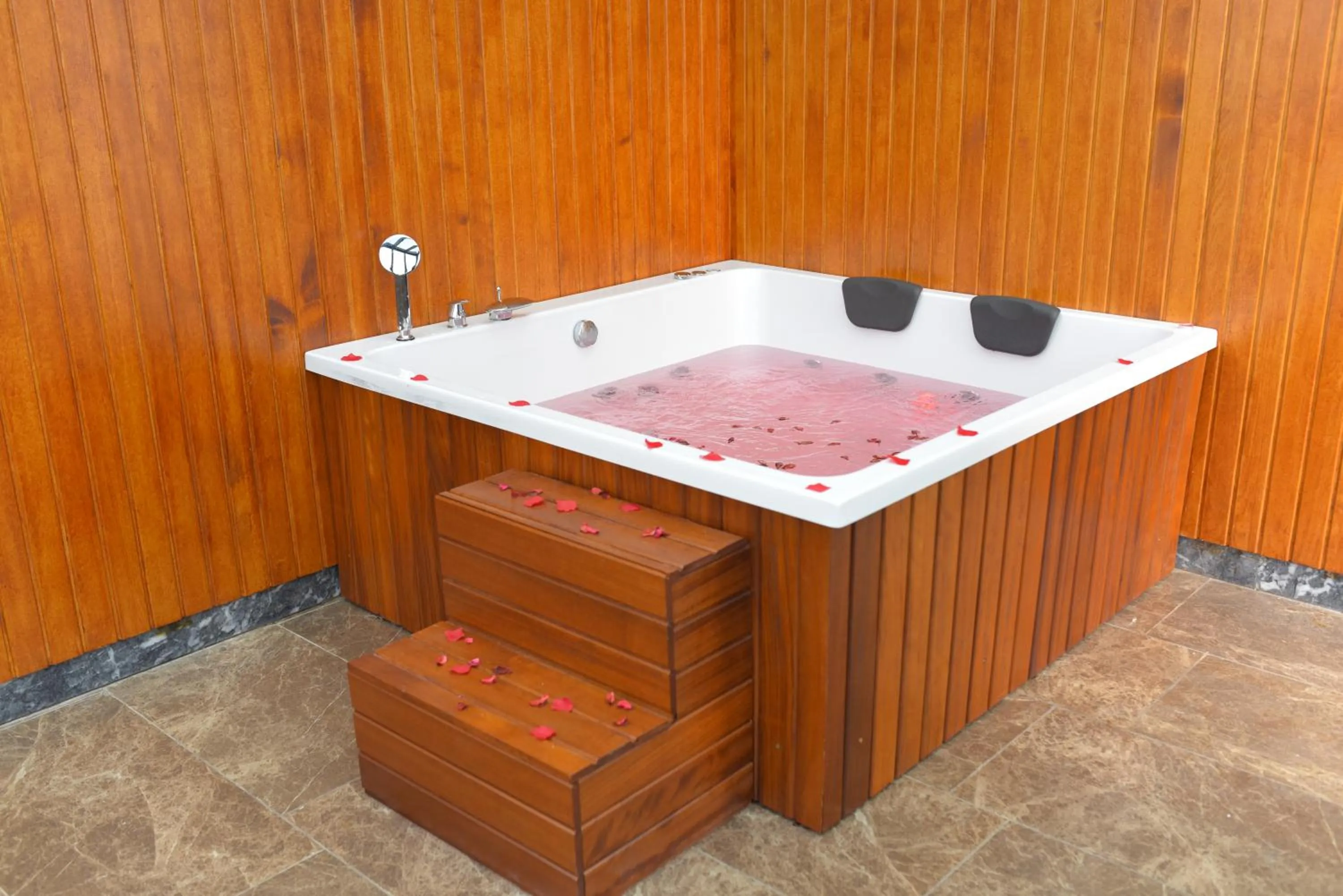 Hot Tub in Aselia Hotel Trabzon