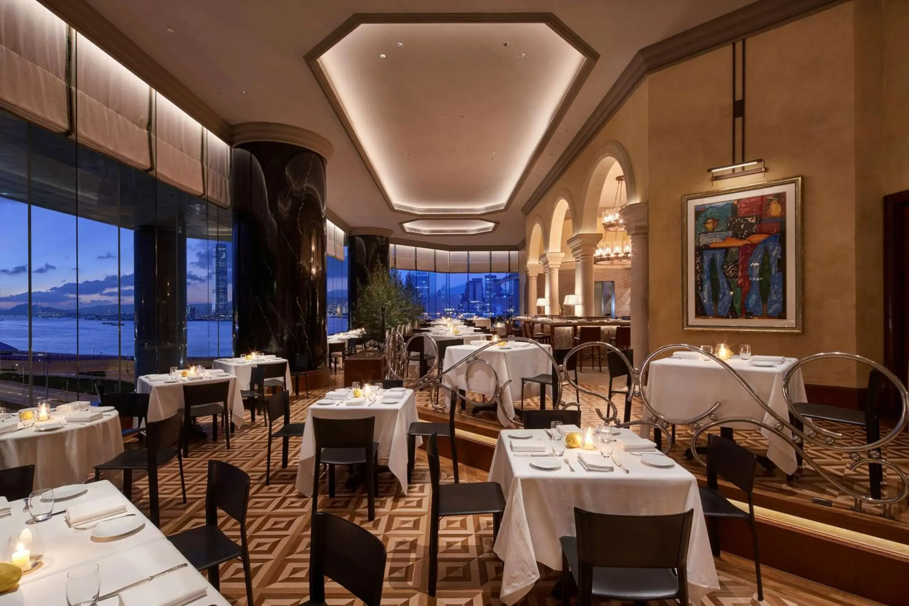 Restaurant/places to eat in Grand Hyatt Hong Kong Restaurant/places to eat in Grand Hyatt Hong Kong