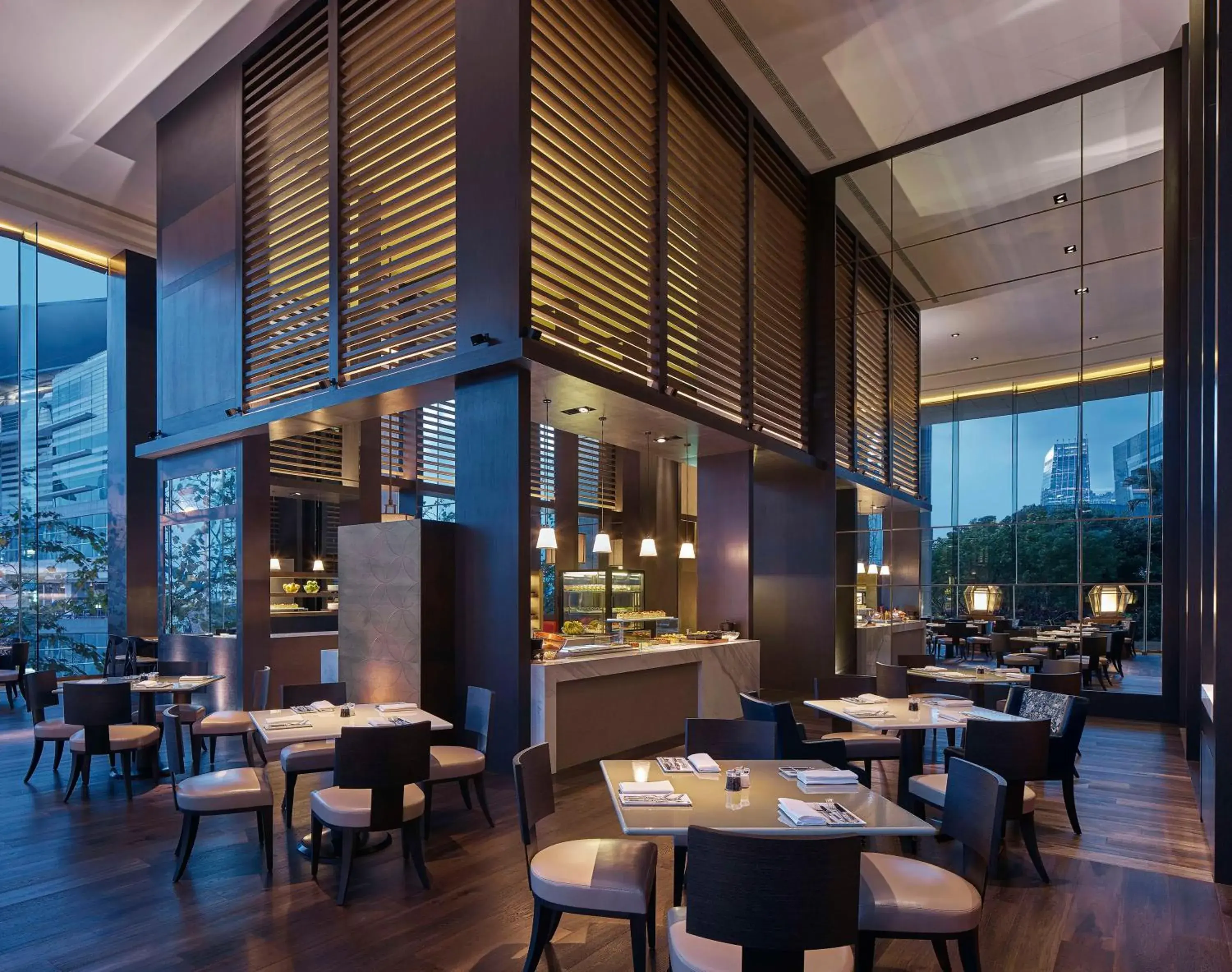 Restaurant/places to eat in Grand Hyatt Hong Kong Restaurant/places to eat in Grand Hyatt Hong Kong